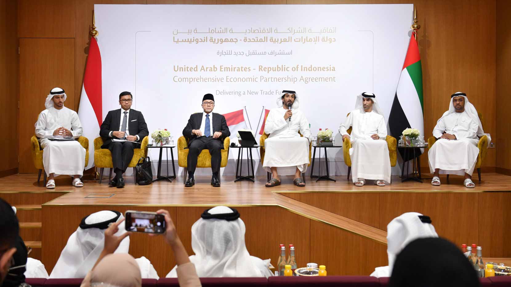 صورة بعنوان: الإمارات:تجاوز التبادل التجاري مع إندونيسيا حاجز الـ10 مليار دولار 