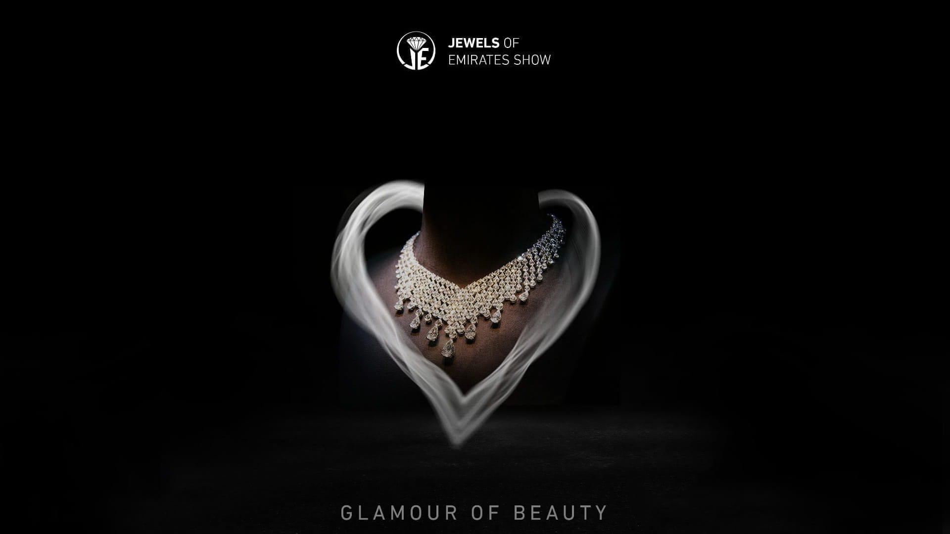 صورة بعنوان: معرض "جواهر الإمارات" يتألق بعرض مبهر لإبداعات 20 مصممة إماراتية  