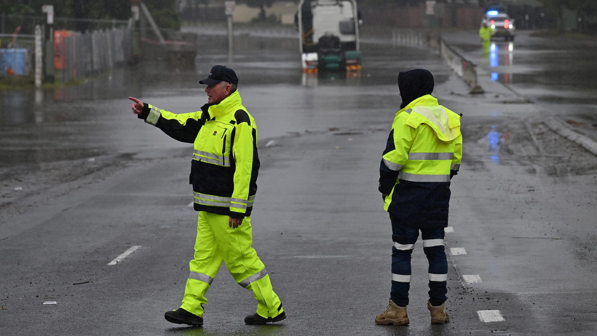 Image for the title: Thousands ordered to evacuate from Sydney floods 