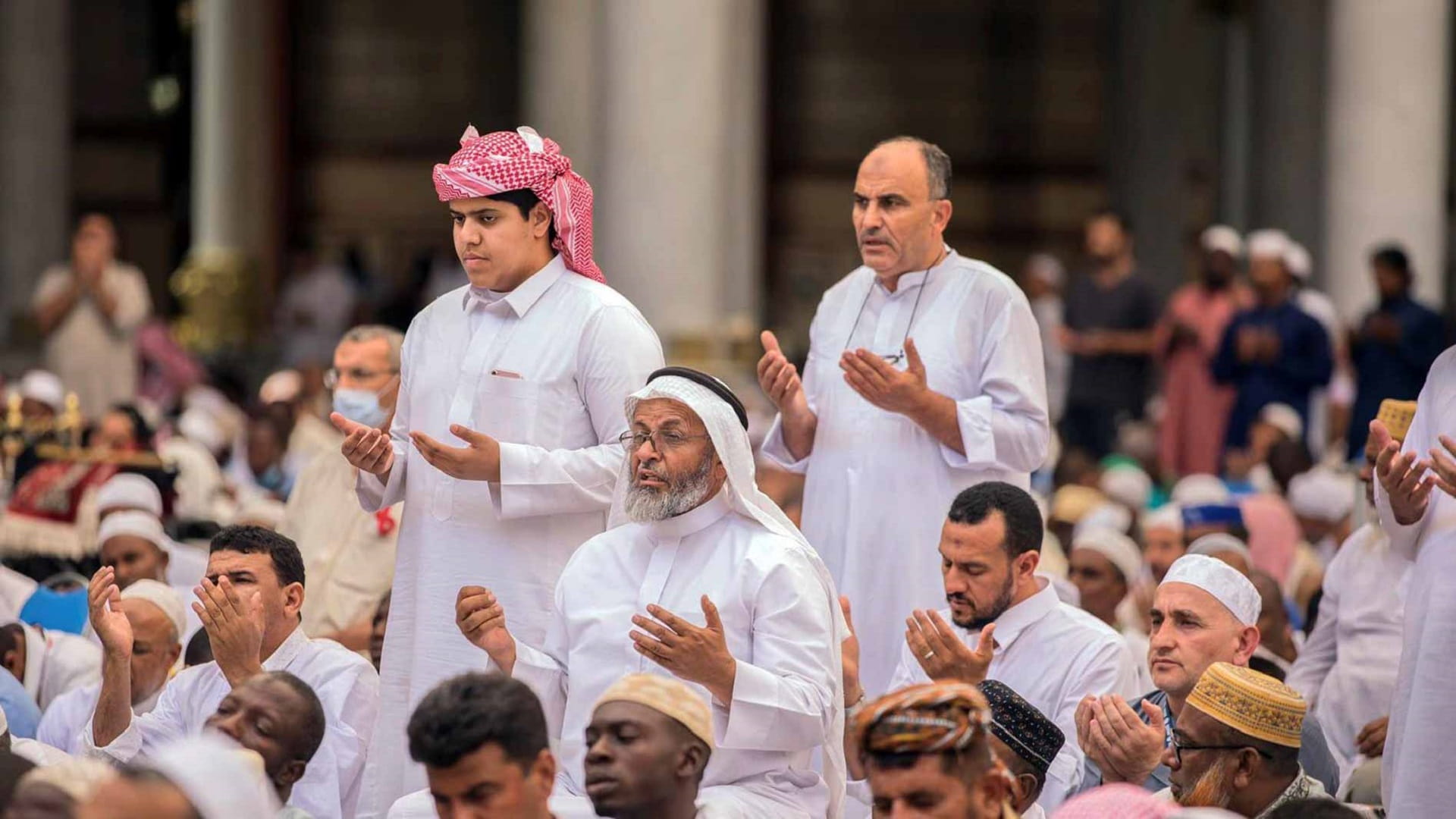 صورة بعنوان: لحظات صفاء..  على باب الله                