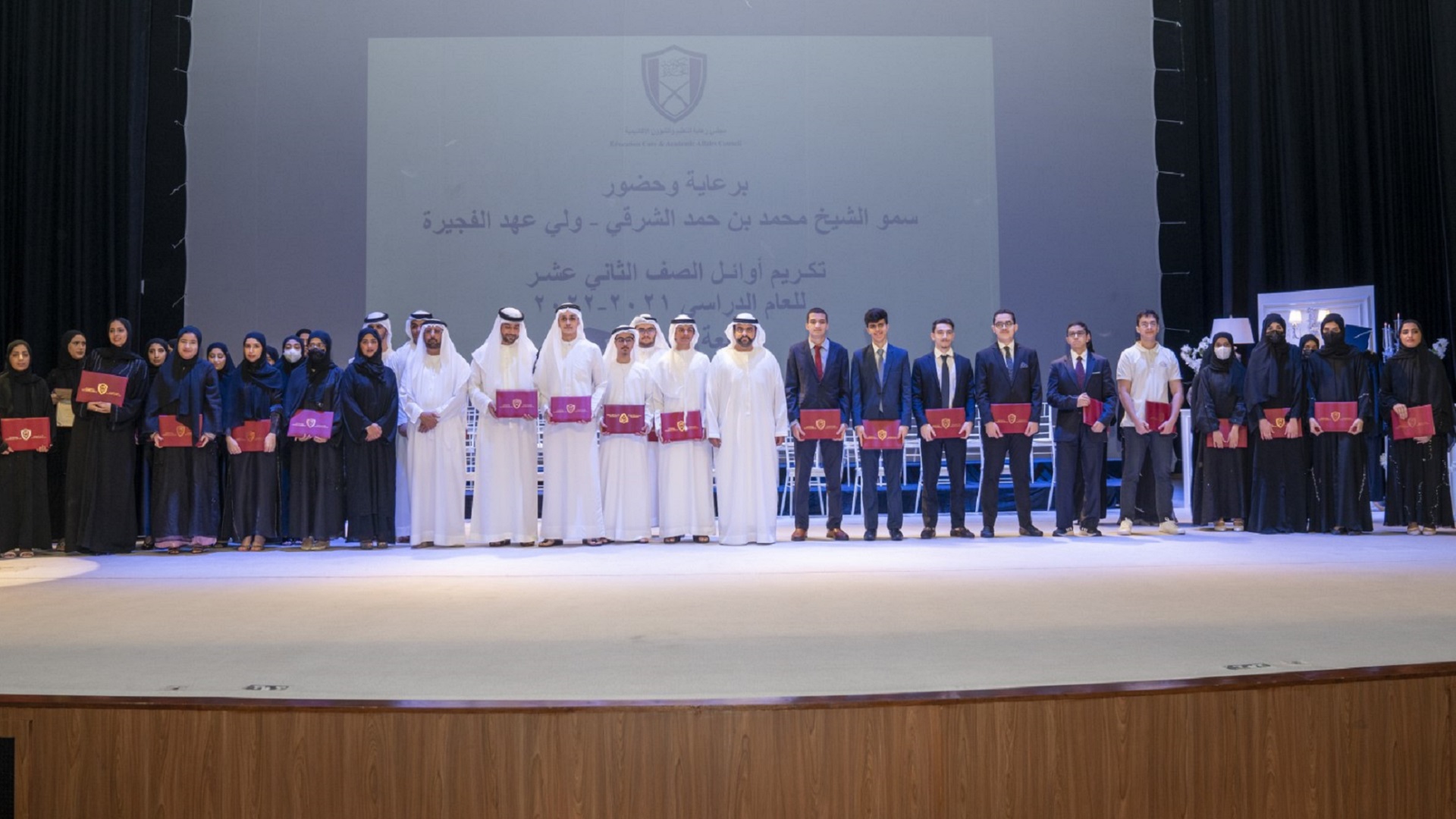 صورة بعنوان: محمد الشرقي يكرّم "دفعة خليفة" من أوائل الثانوية العامة بالفجيرة 