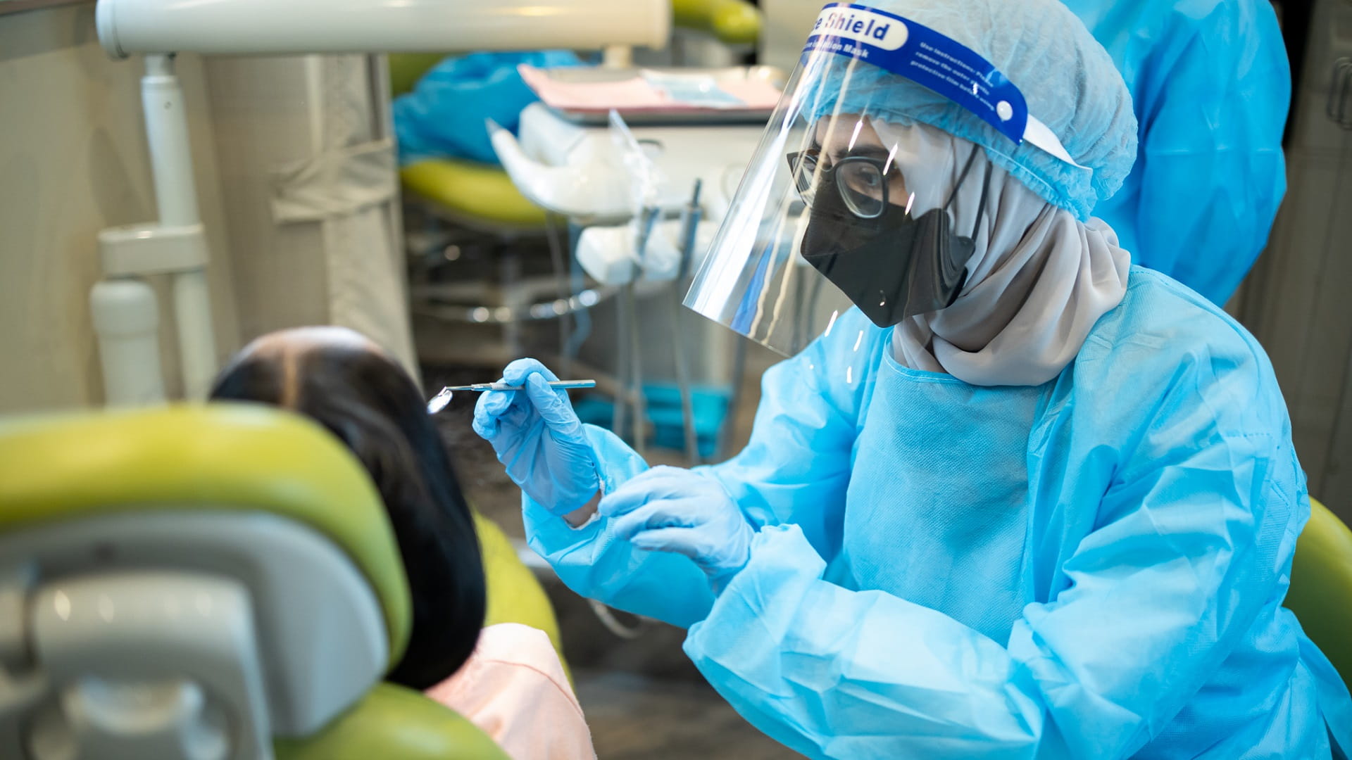 صورة بعنوان: تعاون داعم لصحة الأيتام بين "التمكين" و"عيادة الأسنان المتنقلة" 