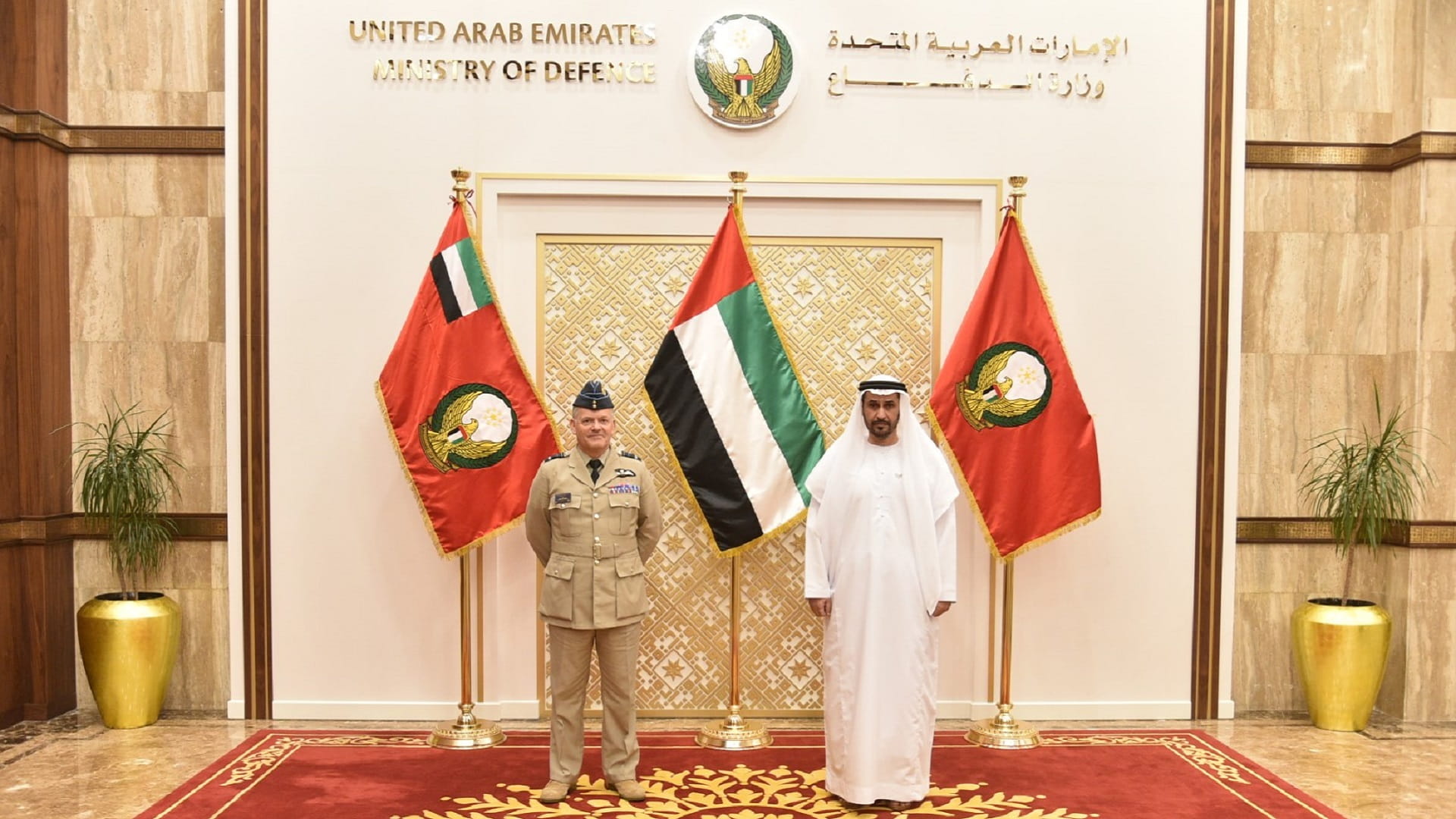 صورة بعنوان: وكيل وزارة الدفاع يستقبل كبير مستشاري رئيس أركان الدفاع البريطاني 