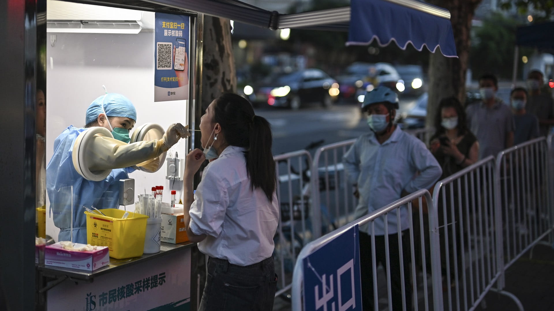 Image for the title: China reports 427 new COVID cases 