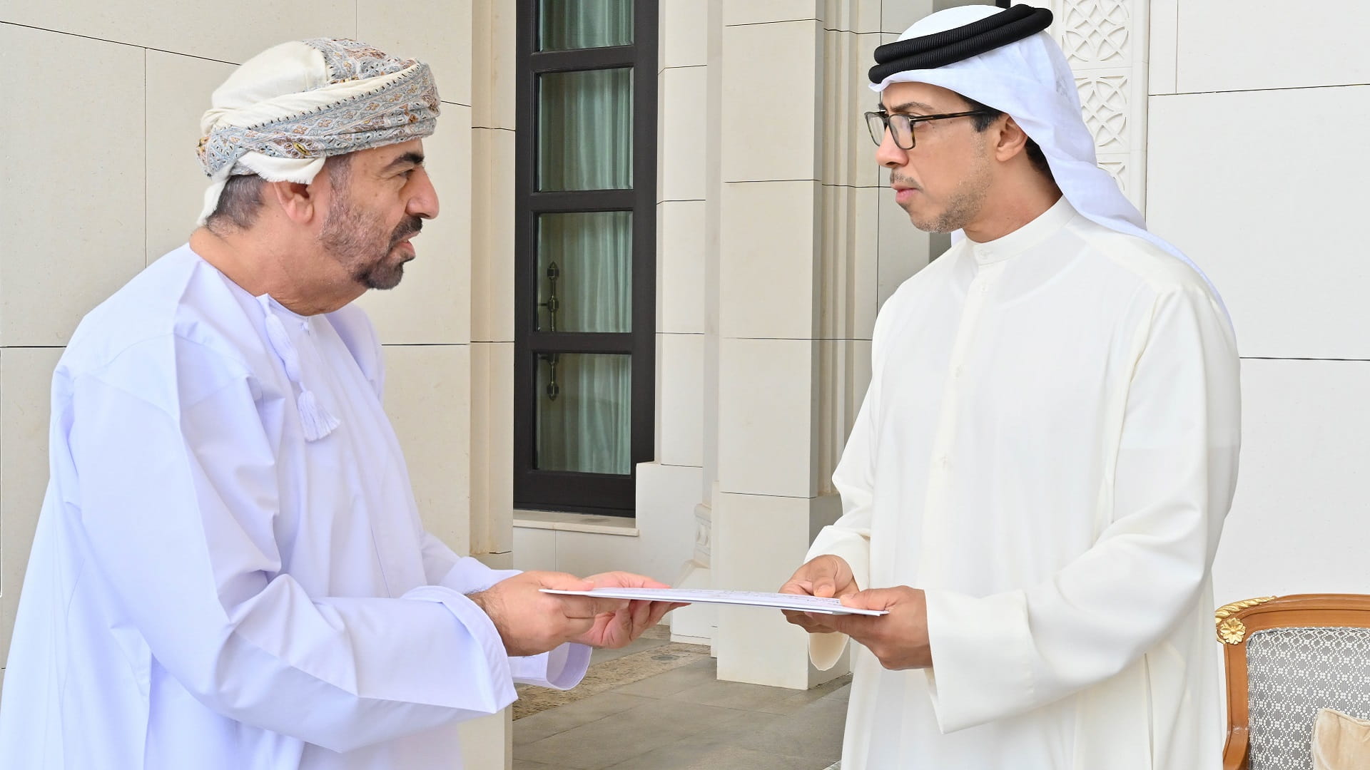 Image for the title: Mansour bin Zayed receives letter from Omani Minister 
