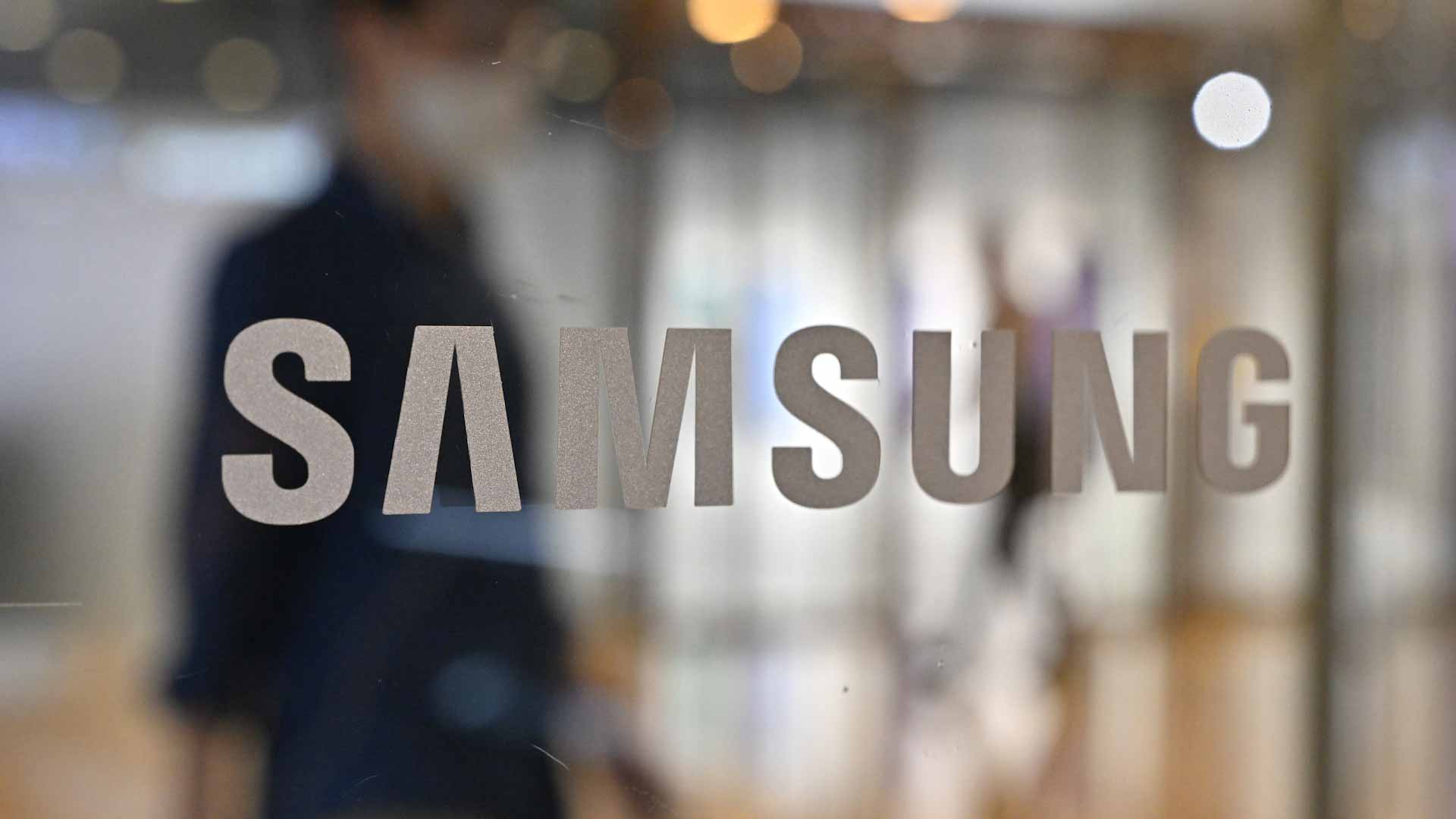 Image for the title: Samsung Electronics forecasts 11.4% rise in 2Q profits 