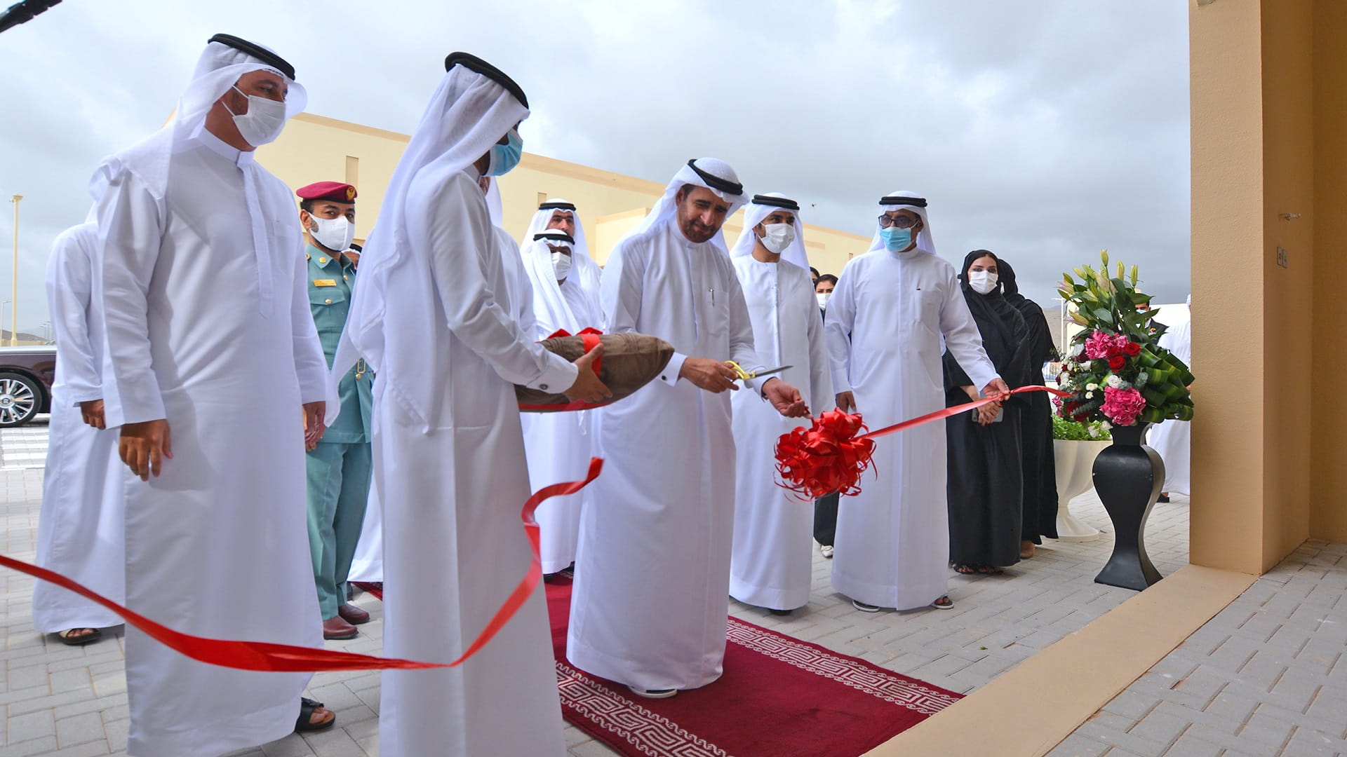 صورة بعنوان: هيثم بن صقر يفتتح سوق المواشي في مدينة كلباء 