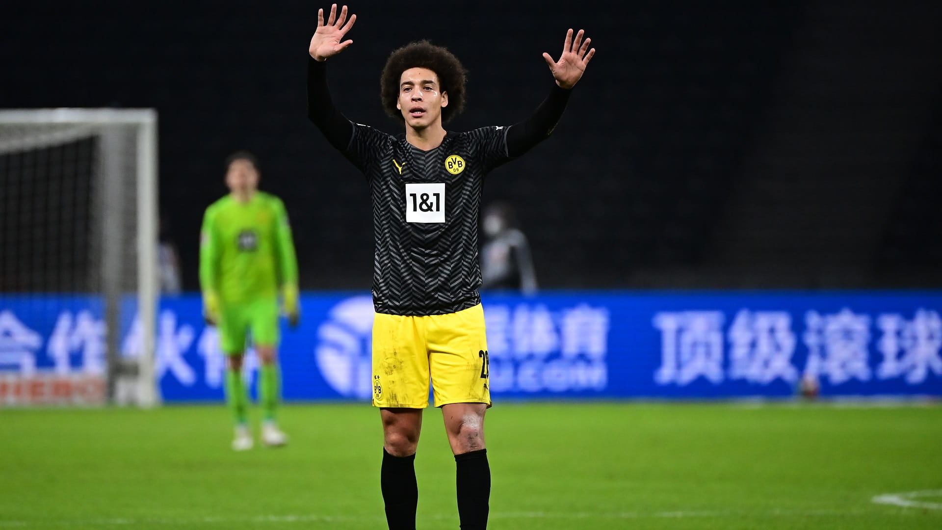 صورة بعنوان: أتلتيكو مدريد يتعاقد مع البلجيكي أكسيل فيتسيل  