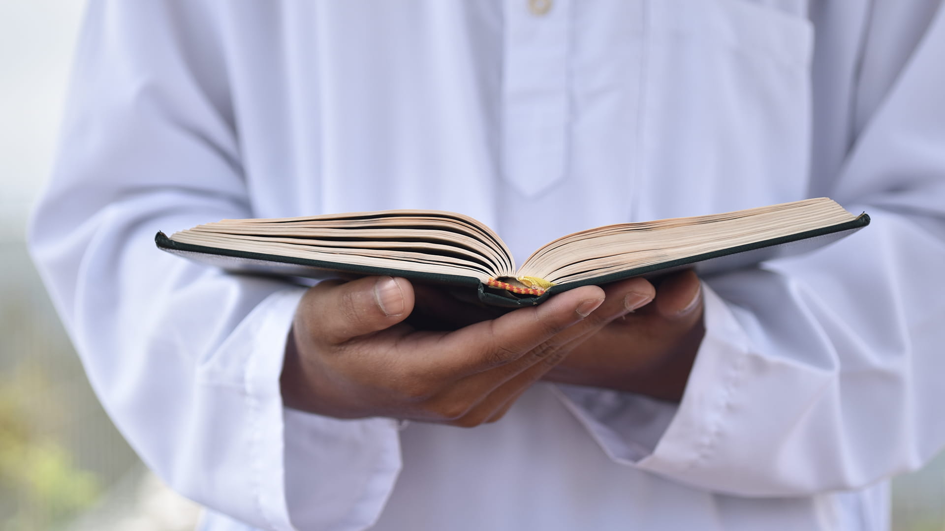 صورة بعنوان: تَذَكُّرُ الأَحْبَابِ بتلاوة سُوَرِ وآياتِ الكتاب 