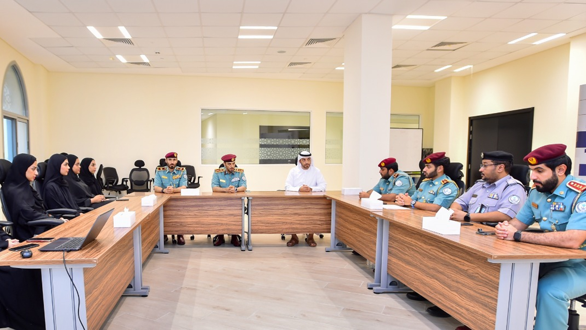 Image for the title: SP receives "Smart Glove" project from HCT Students 