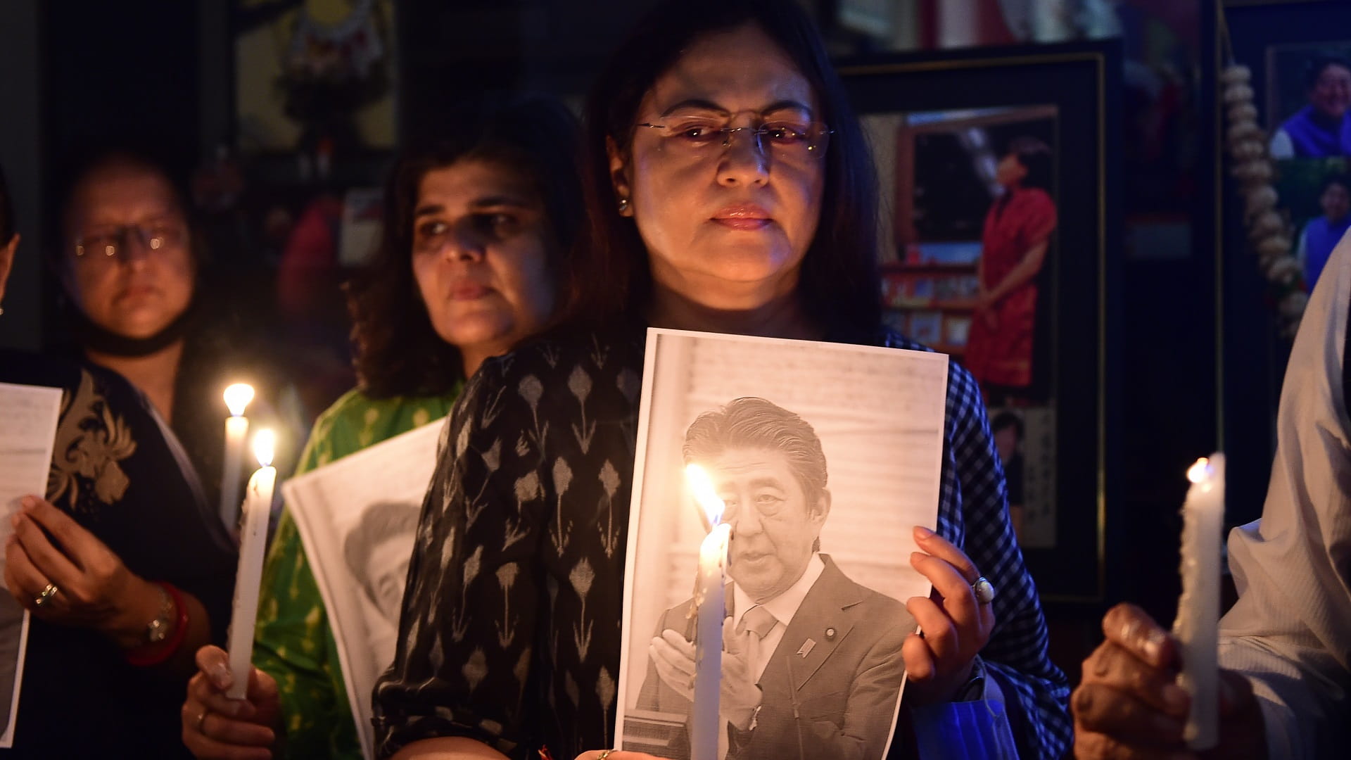 صورة بعنوان: حداد في اليابان غداة اغتيال شينزو آبي والشرطة تعترف بثغرات أمنية 