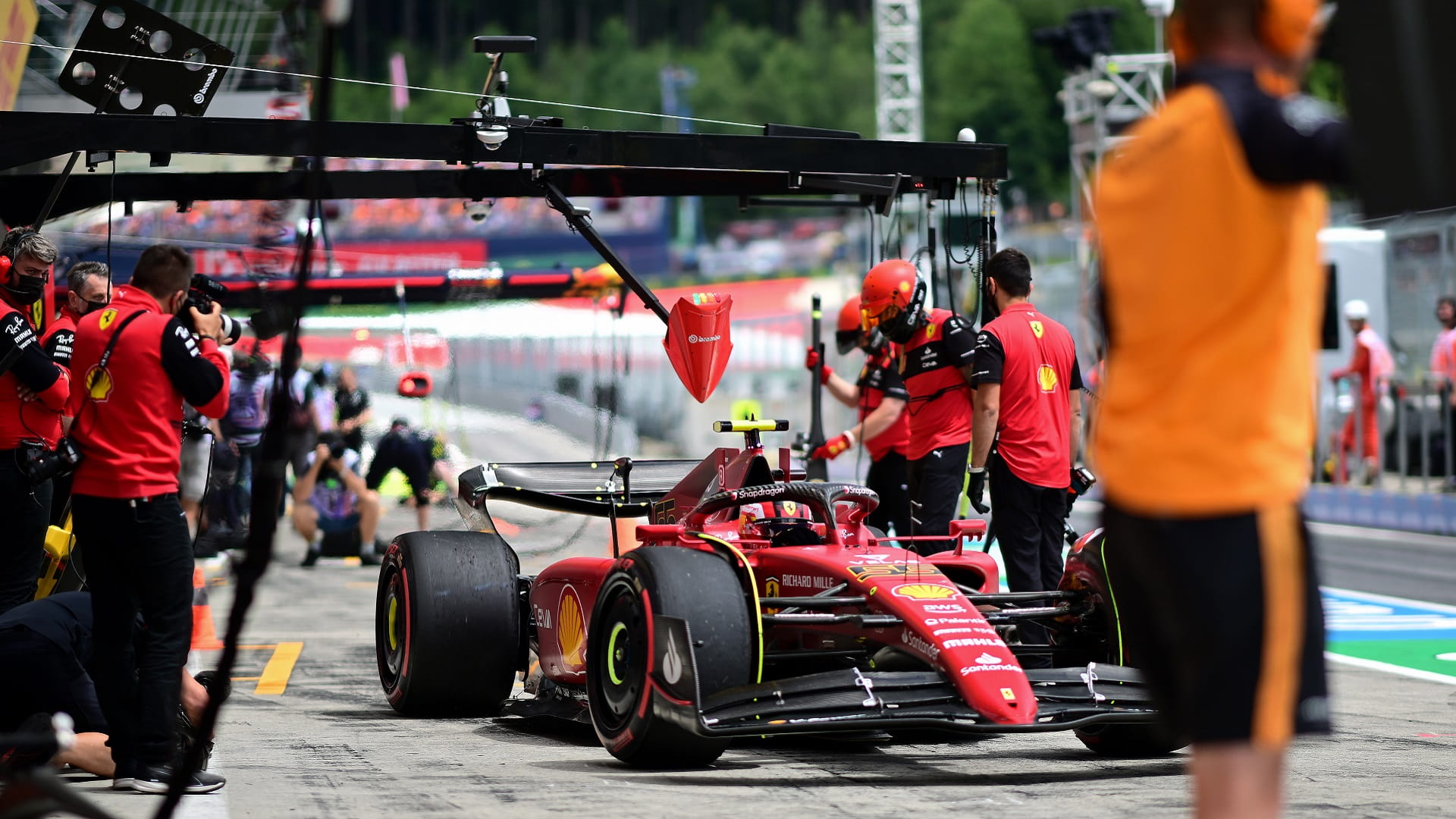 Image for the title: Ferrari duo edge Verstappen in second practice 