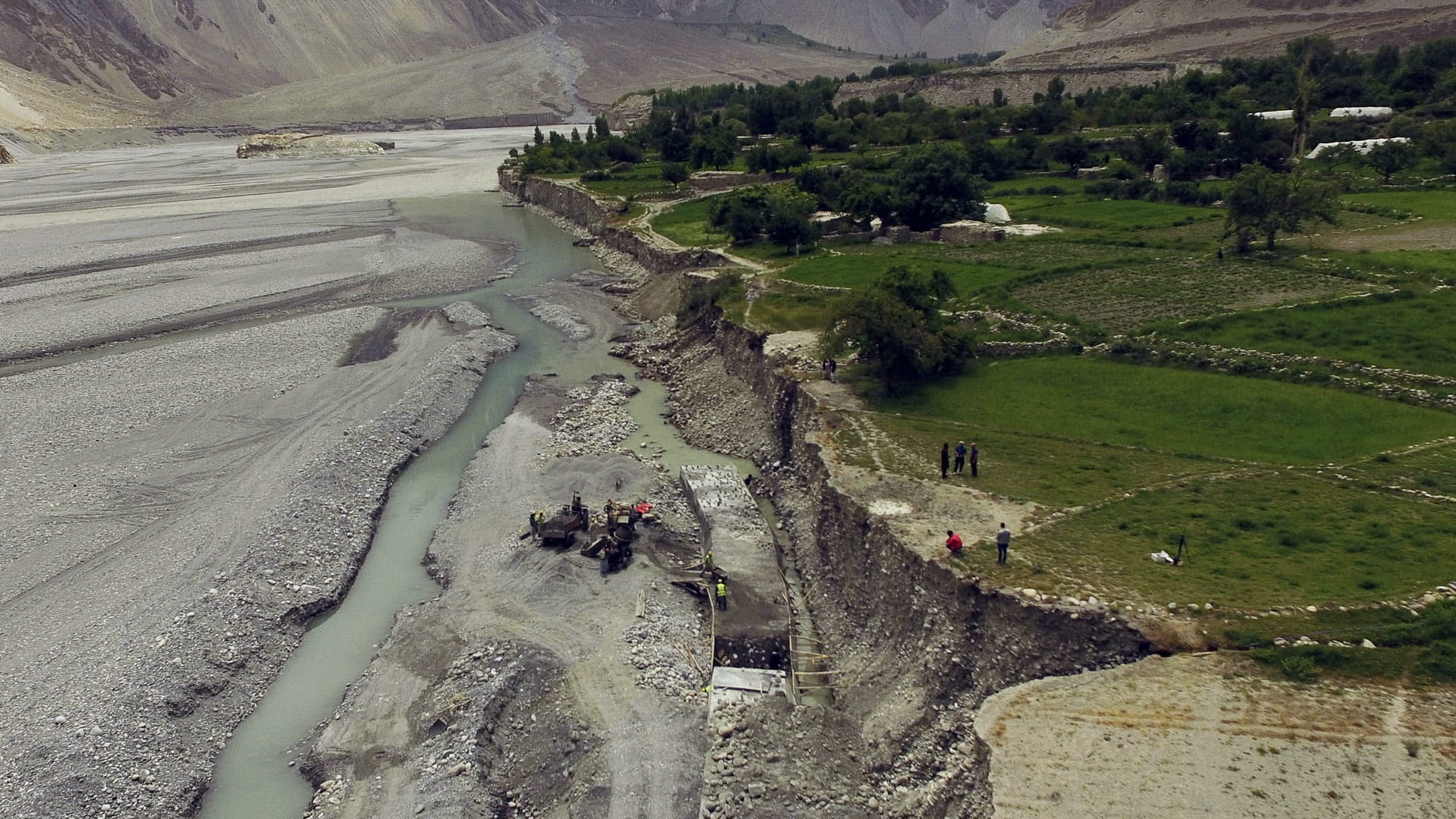 صورة بعنوان: ذوبان الأنهار الجليدية يضع سكان شمال باكستان في فم التنين 