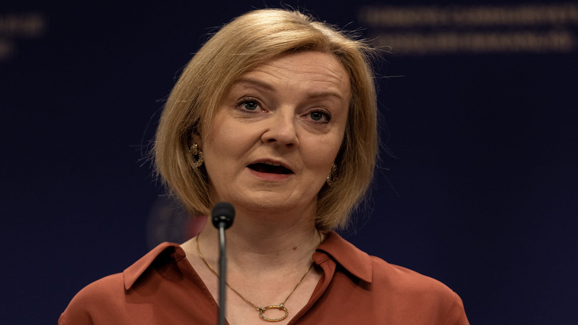 صورة بعنوان: وزيرة خارجية بريطانيا تنضم للسباق المحموم على كرسي رئاسة الوزراء 