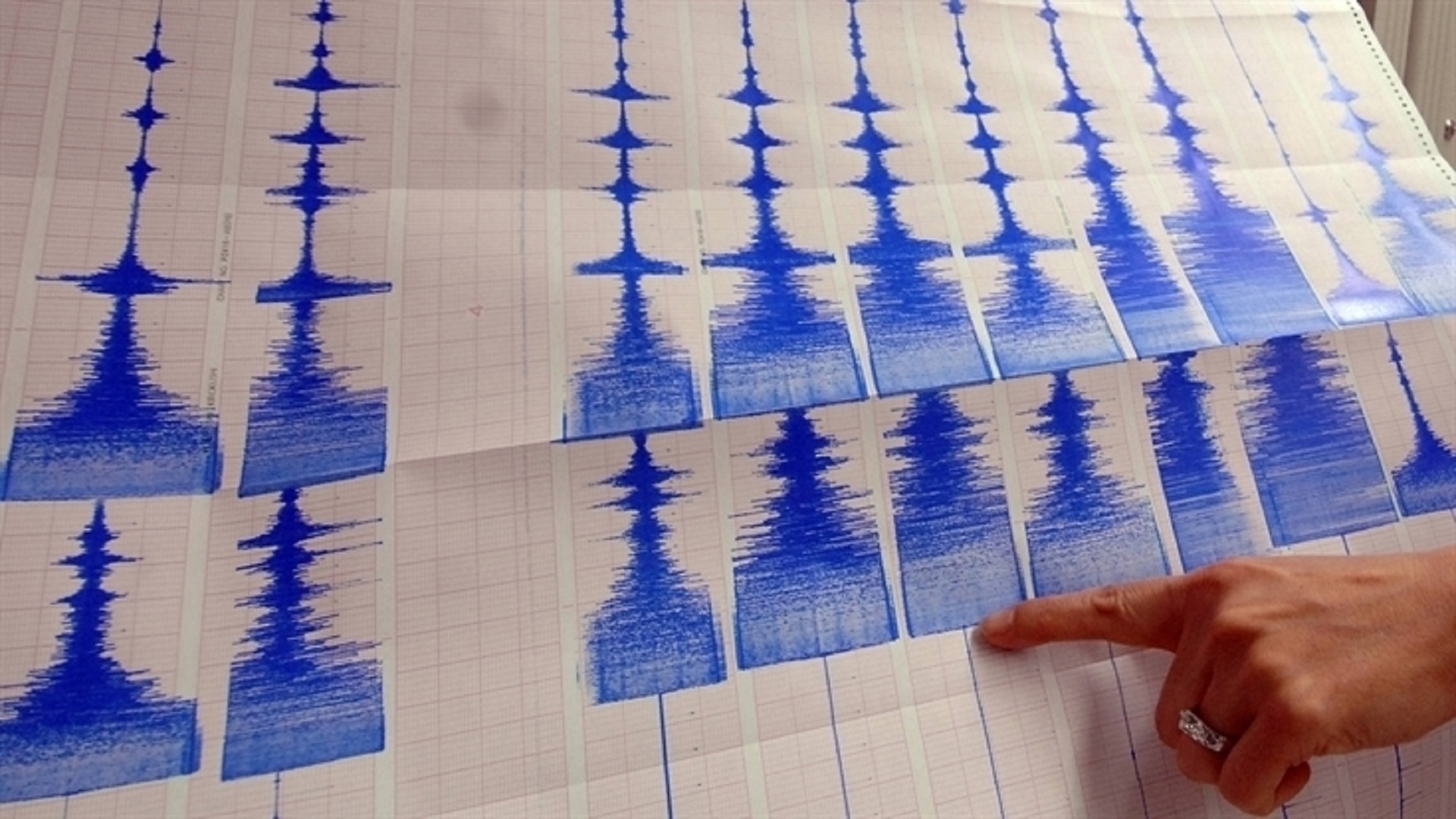 صورة بعنوان: زلزال بقوة 7 درجات يهز منطقة إيستر آيلاند بجنوب شرق المحيط الهادي 