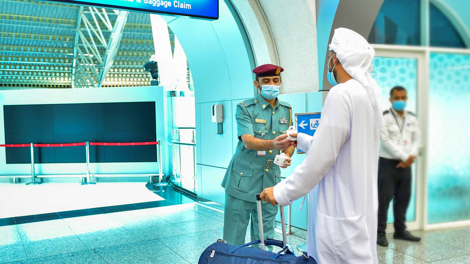 صورة بعنوان: شرطة الشارقة تستقبل حجاج بيت الله العائدين إلى الوطن 