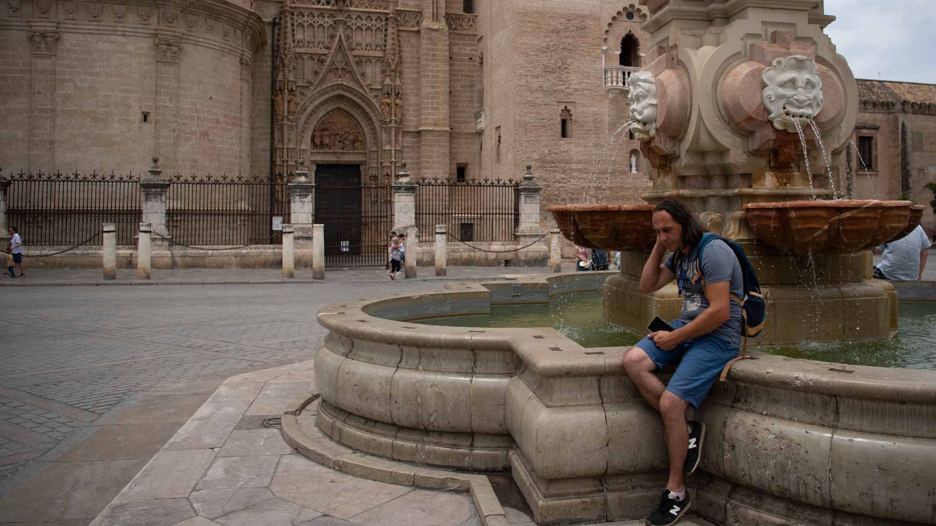 Image for the title: Western Europe wilts under second heatwave in weeks 