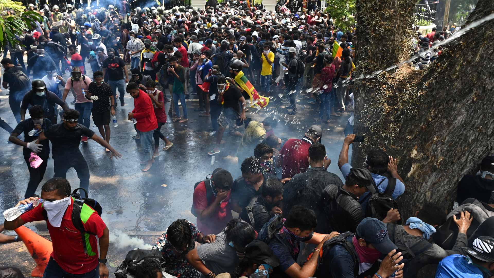 Image for the title: Sri Lanka protesters in talks to end occupation 