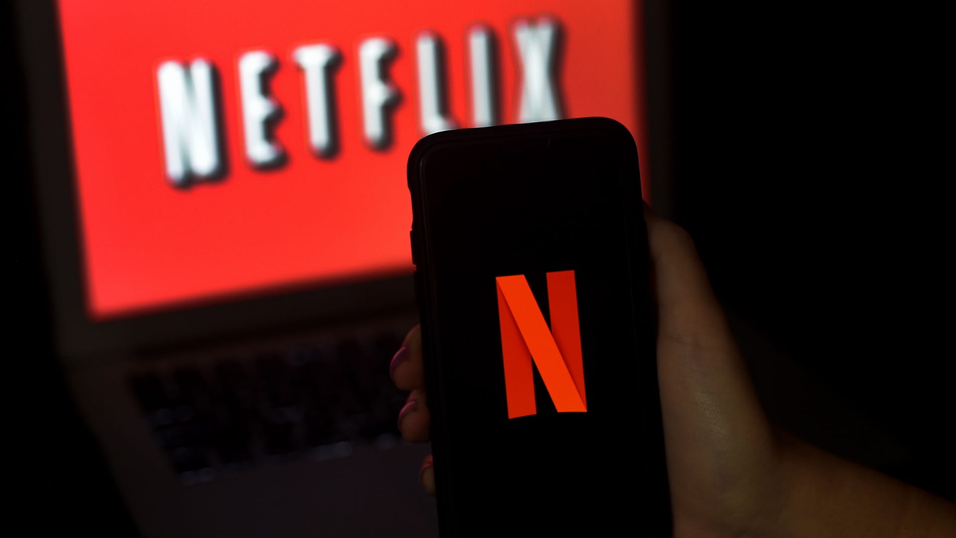 Image for the title: Netflix, Microsoft to offer cheaper streaming plan 