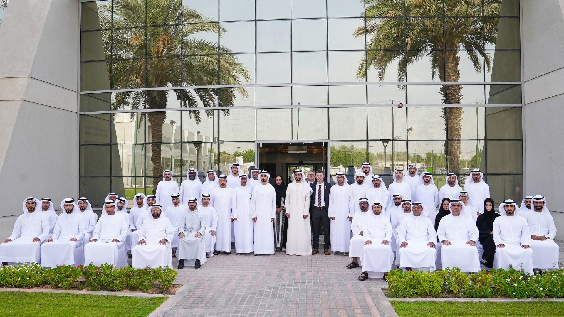 صورة بعنوان: راشد بن حميد يشيد بجهود قضاة الملاعب ويطالبهم بمزيد من التألق 