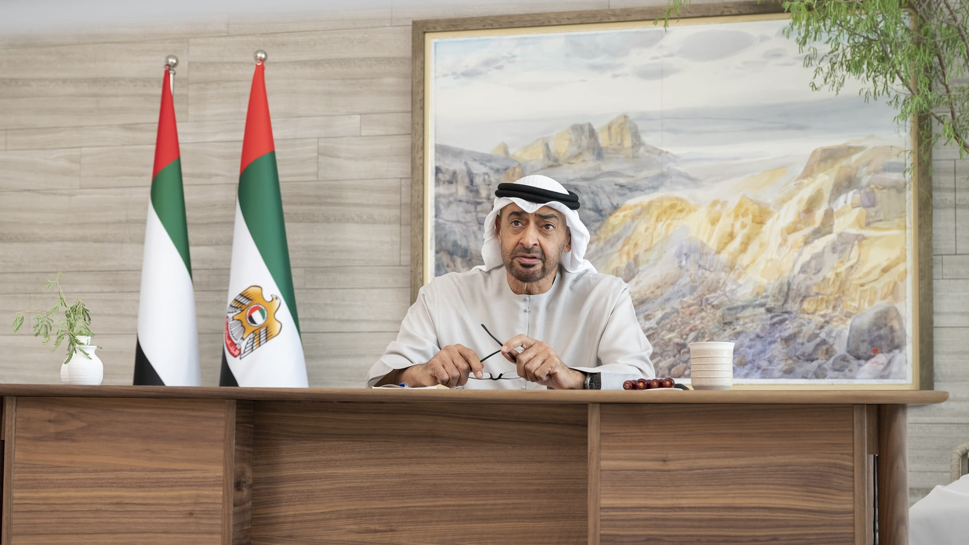 صورة بعنوان: رئيس الدولة: الشراكات والاقتصاد السبيل لمواجهة التحديات في العالم 