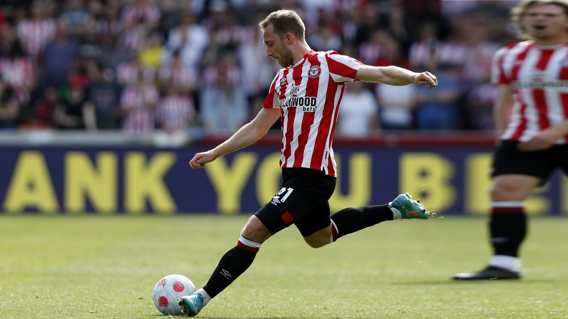 صورة بعنوان: مانشستر يونايتد يتعاقد مع لاعب خط الوسط الدنماركي إريكسن 