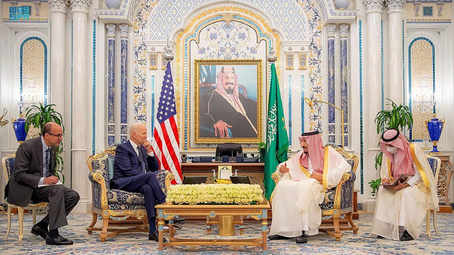 صورة بعنوان: خادم الحرمين الشريفين يلتقي بايدن في قصر السلام بجدة 