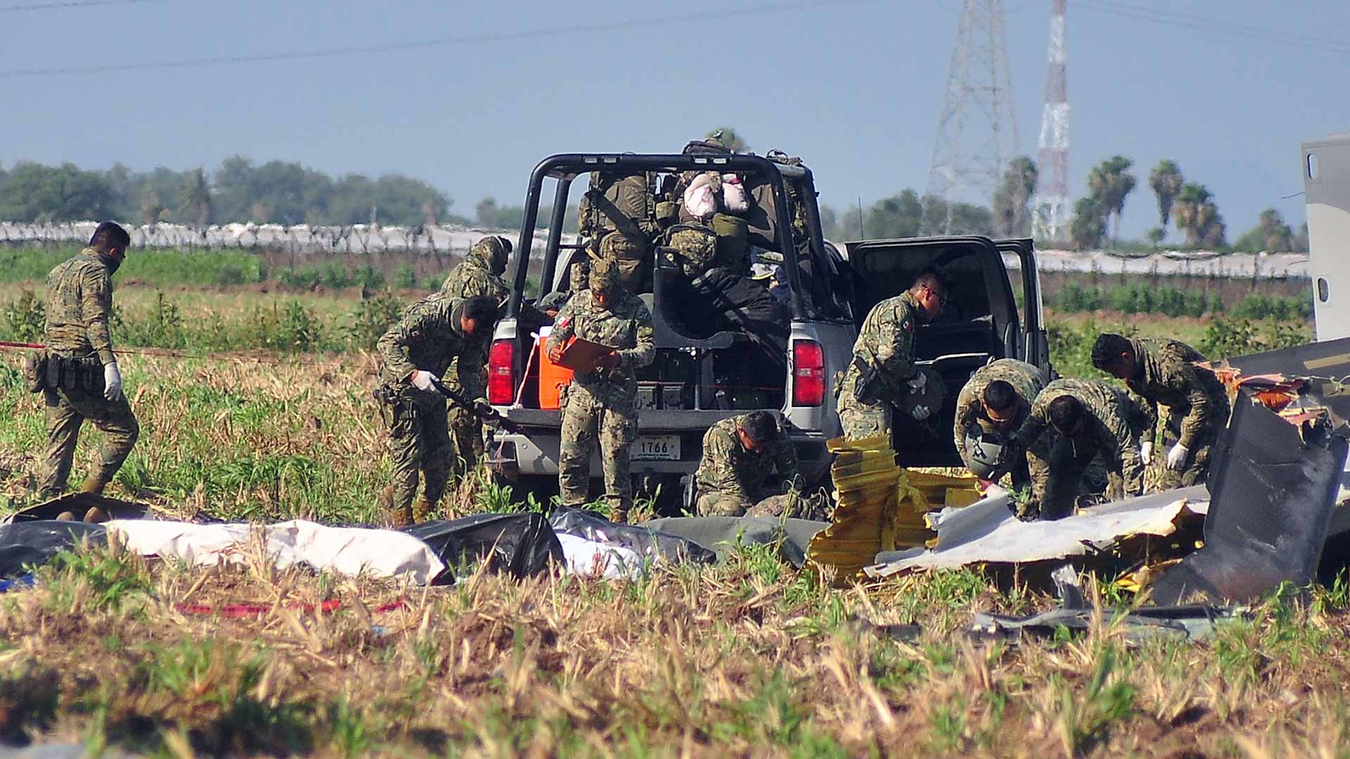 صورة بعنوان: مقتل 14 شخصاً بتحطم مروحية عسكرية في المكسيك 