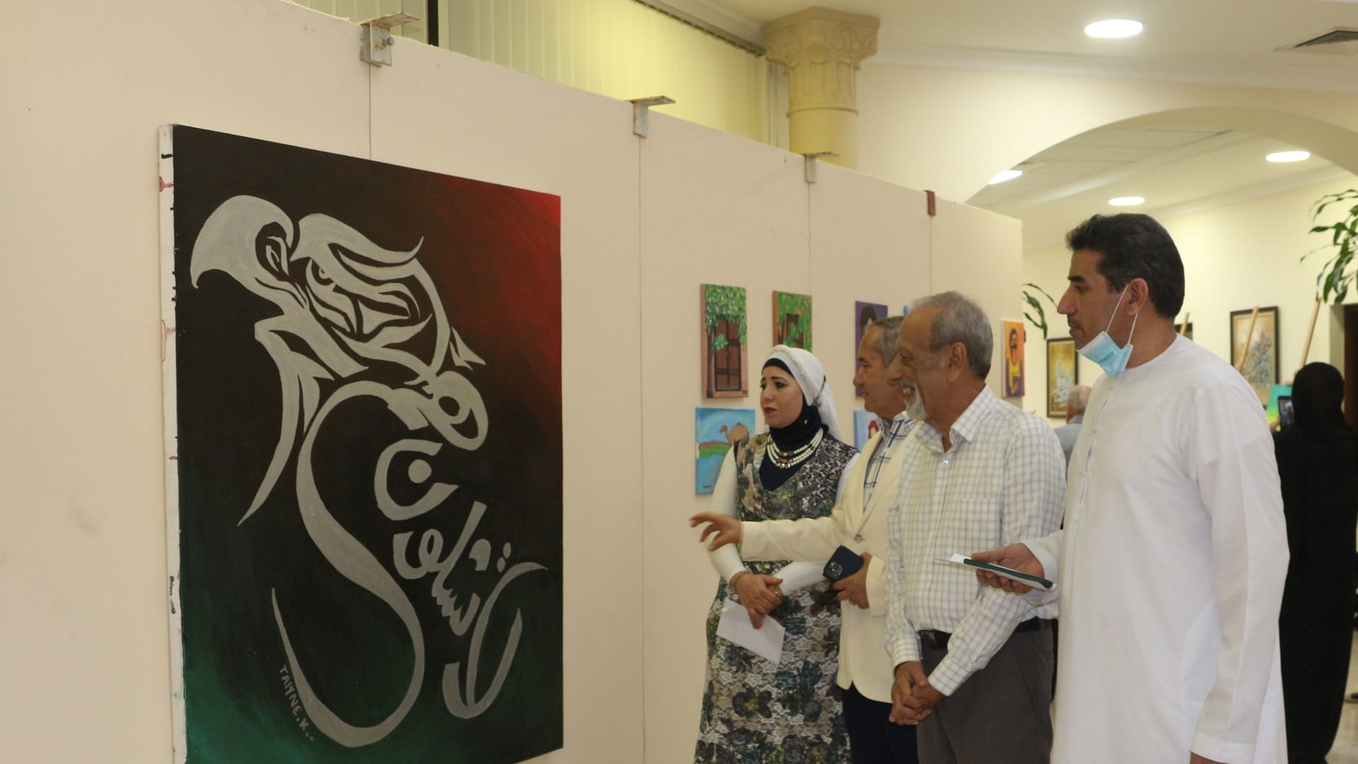 صورة بعنوان: أعمال فنية تنقل إبداعات الطفولة بمعرض النادي الثقافي العربي 