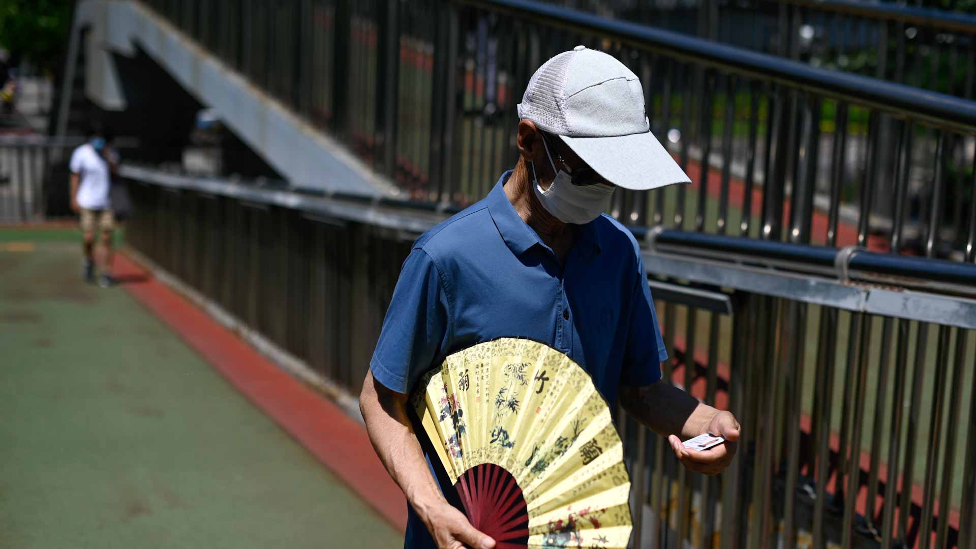 Image for the title: Scorching heat expected to resume baking China this week 