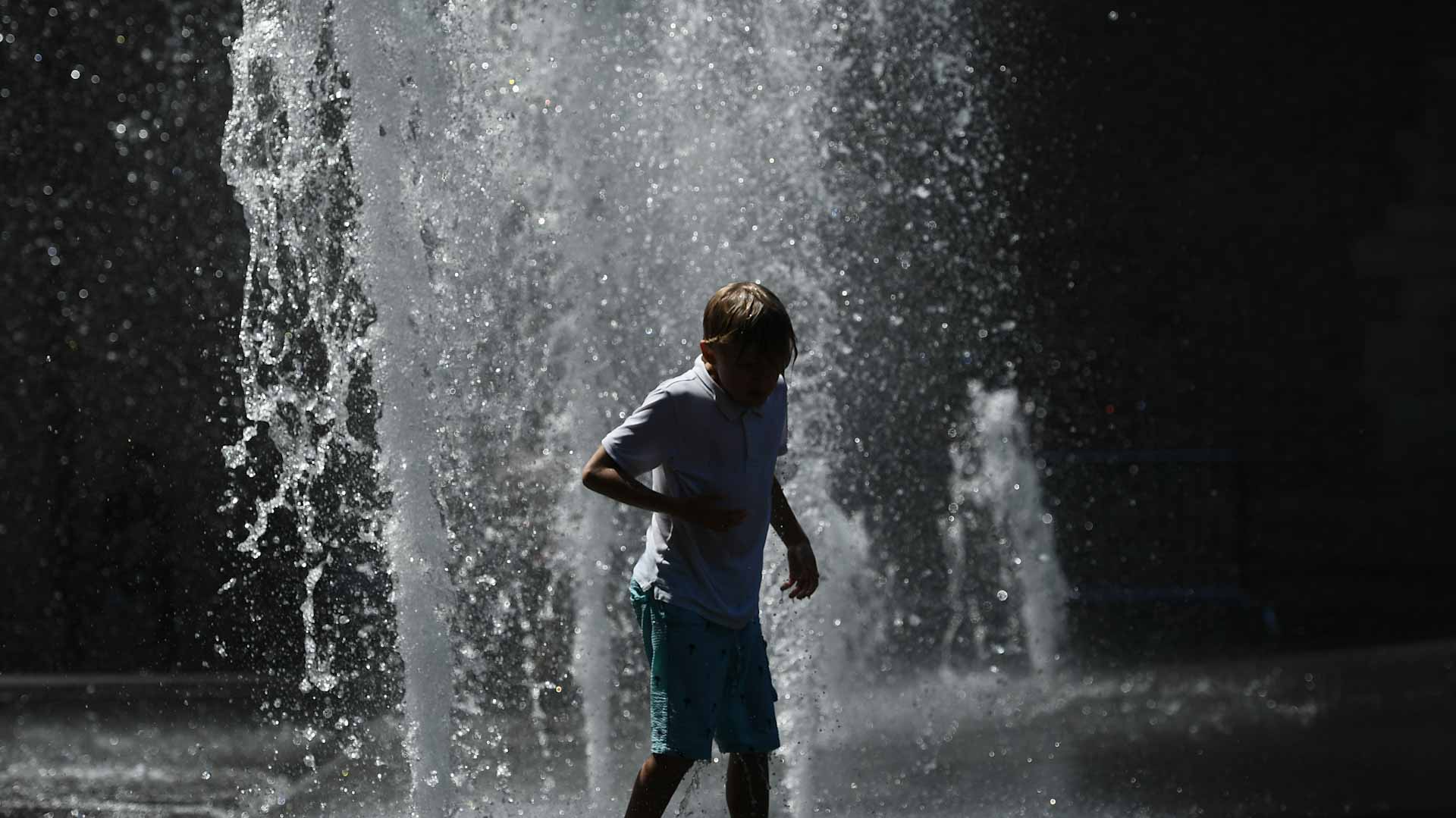 Image for the title: France braces for record temperatures 