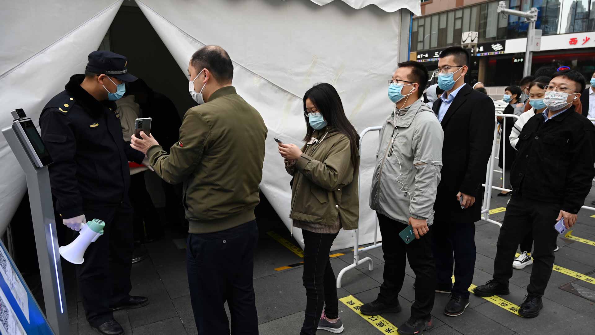 Image for the title: Shanghai enforces new COVID testing as some parts extend lockdown 