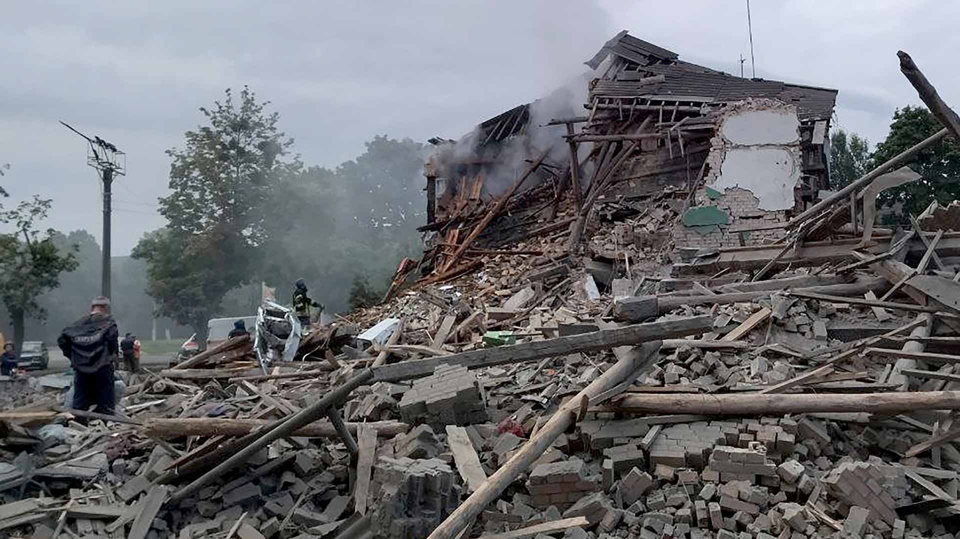 Image for the title: Russia strikes cities across Ukraine, gas supplies in focus 