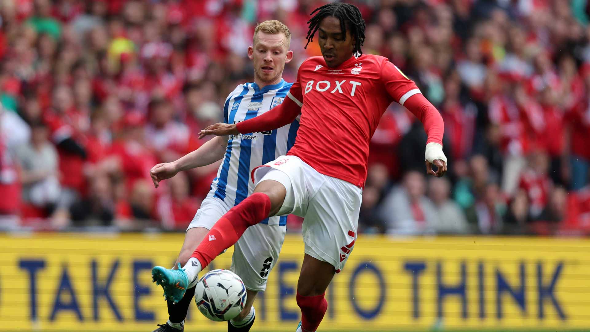 صورة بعنوان: نادي توتنهام الإنجليزي يتعاقد مع المدافع سبينس  