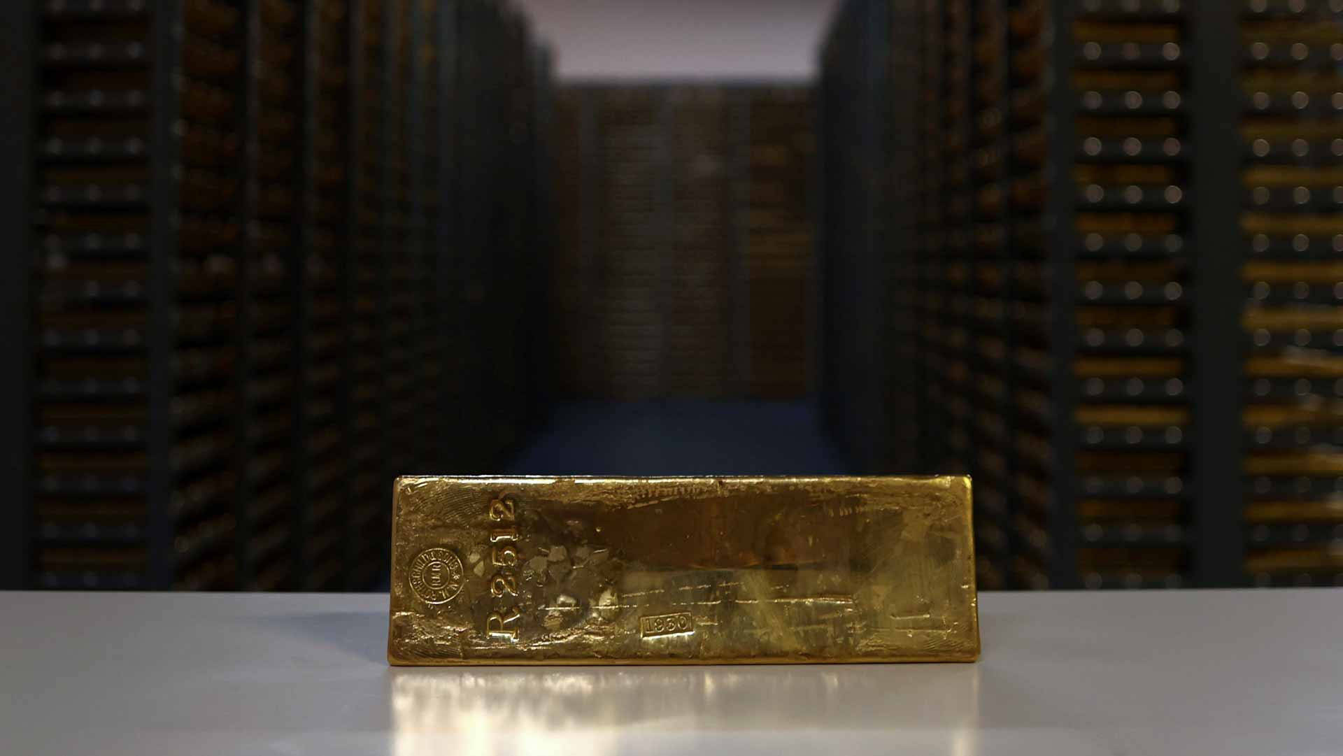 صورة بعنوان: الذهب عالق في نطاق ضيق مع اقتراب اجتماعات بنوك مركزية 