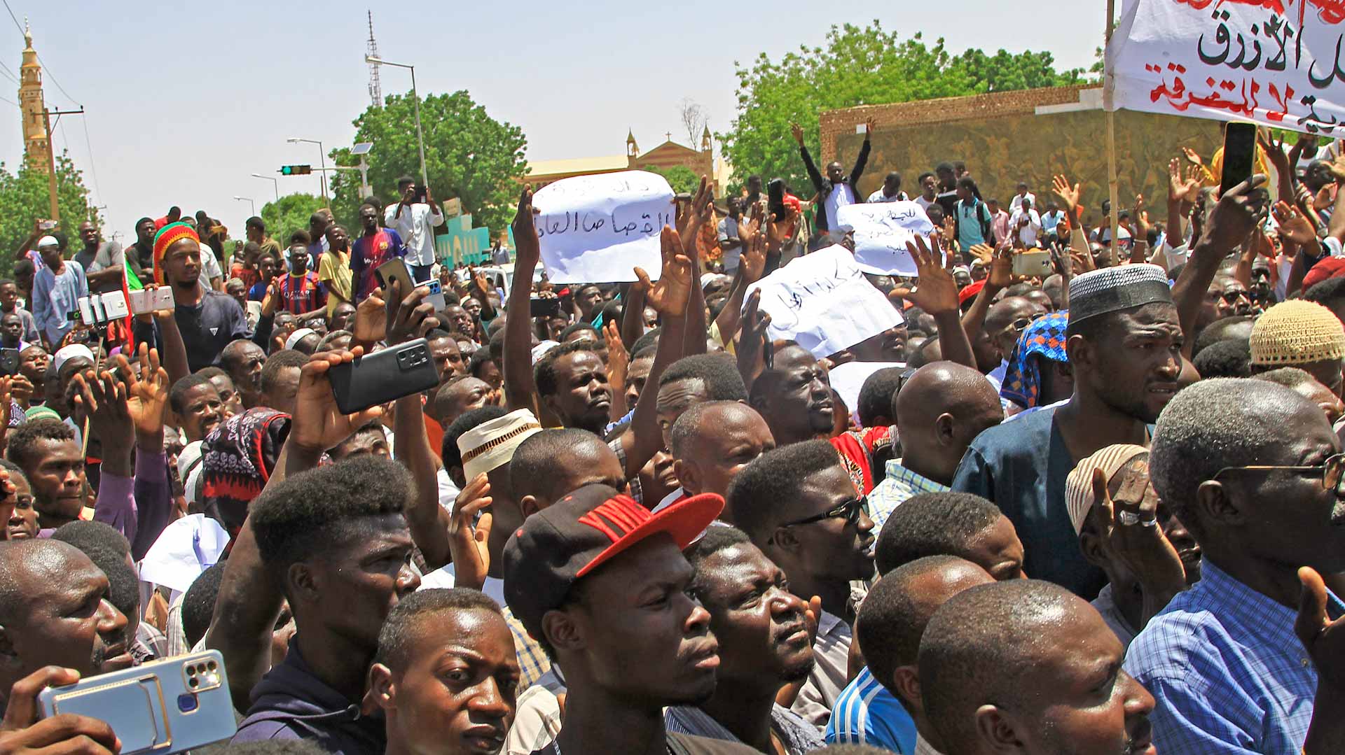 صورة بعنوان: الأمن السوداني يطلق قنابل الغاز لفض احتجاجات بعد اشتباكات قبلية 