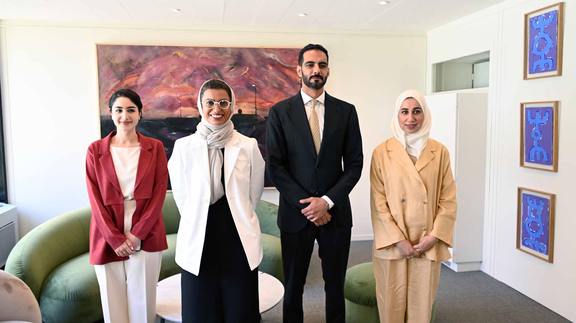 صورة بعنوان: نورة الكعبي تزور مكتب الوفد الدائم للدولة لدى اليونسكو في باريس 