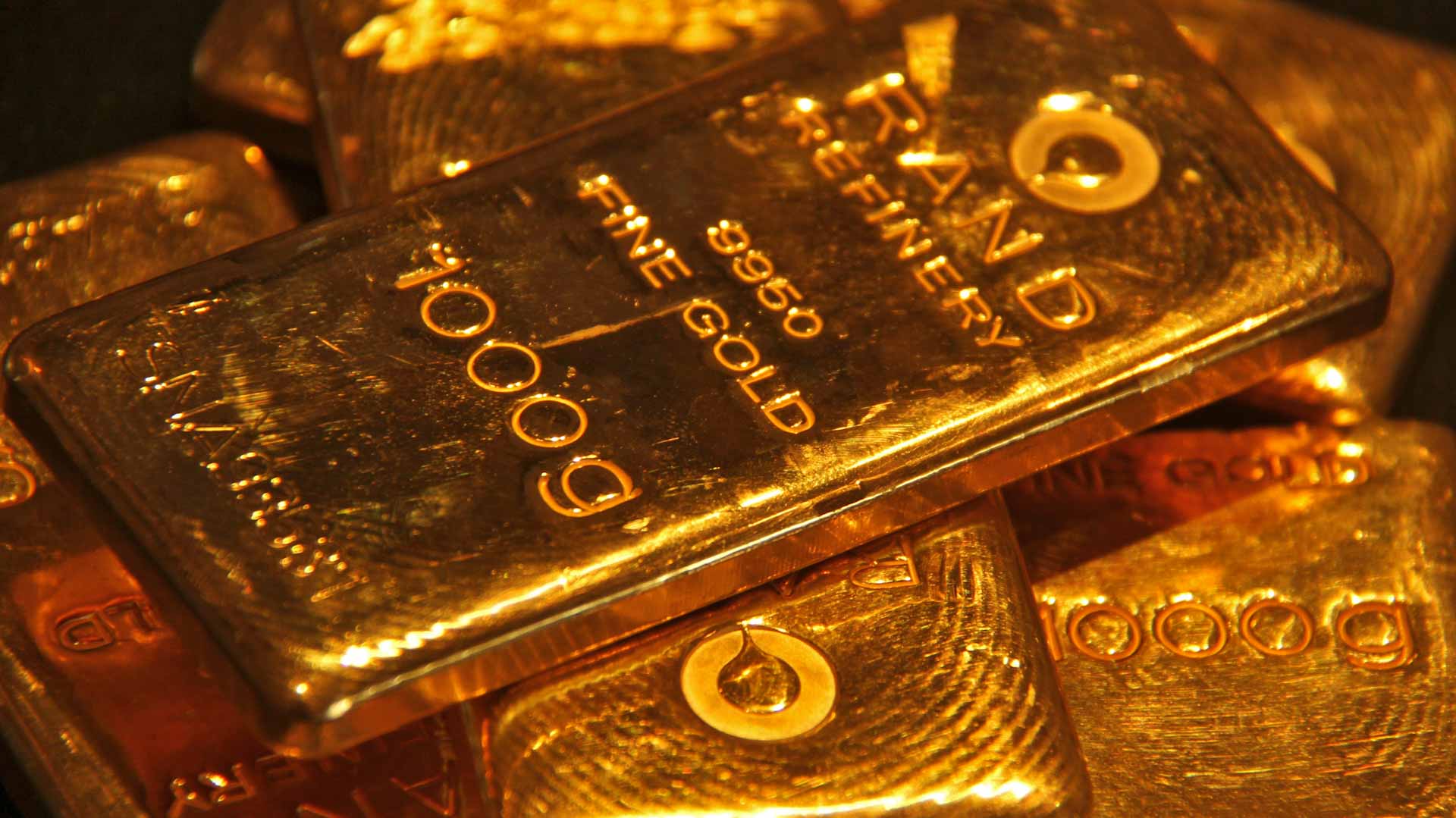 صورة بعنوان: الذهب "يفقد بريقه" وسط مخاوف رفع الفائدة وزيادة عائدات السندات 