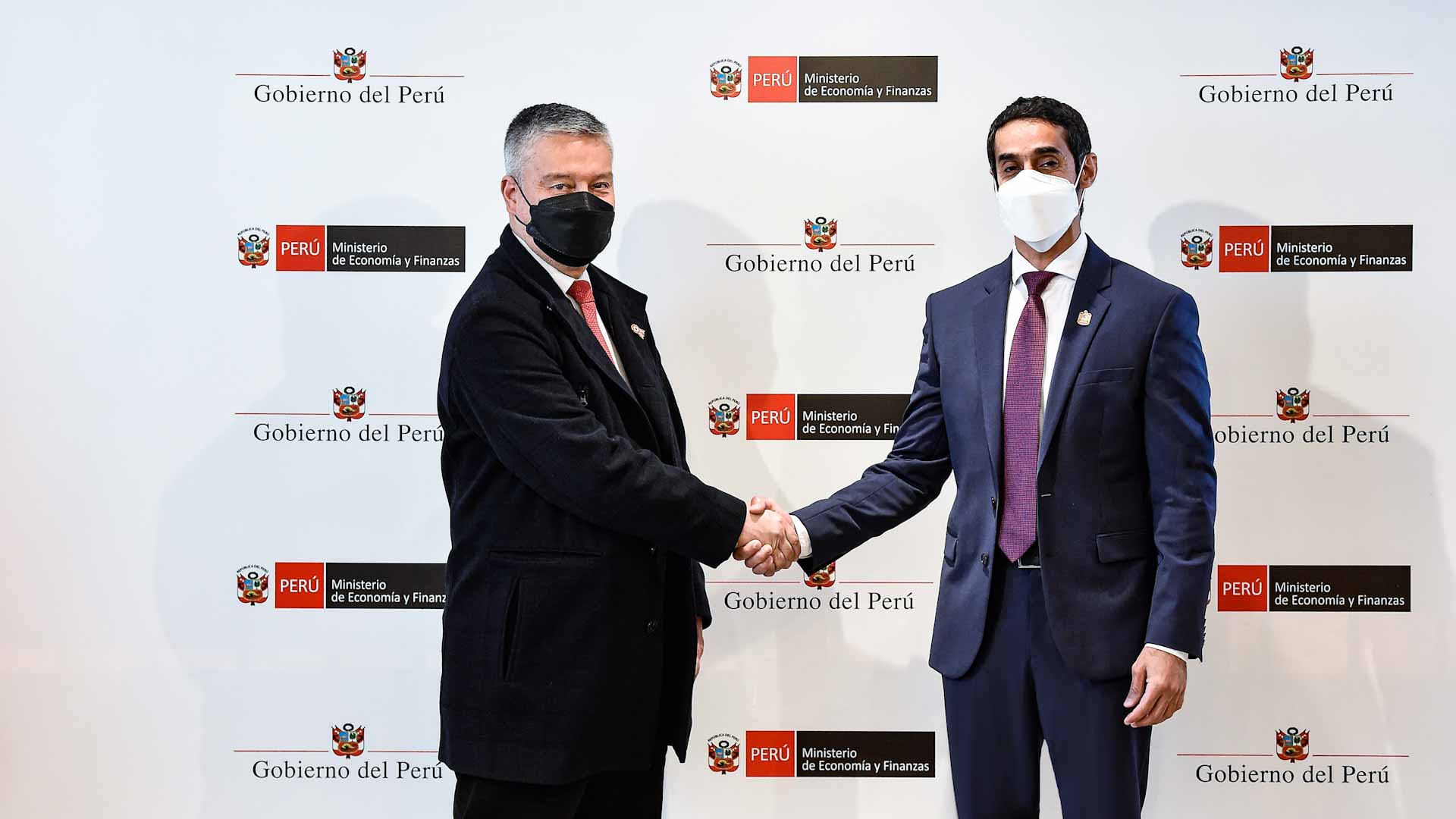 صورة بعنوان: سفير الدولة يلتقي وزير اقتصاد ومالية بيرو 