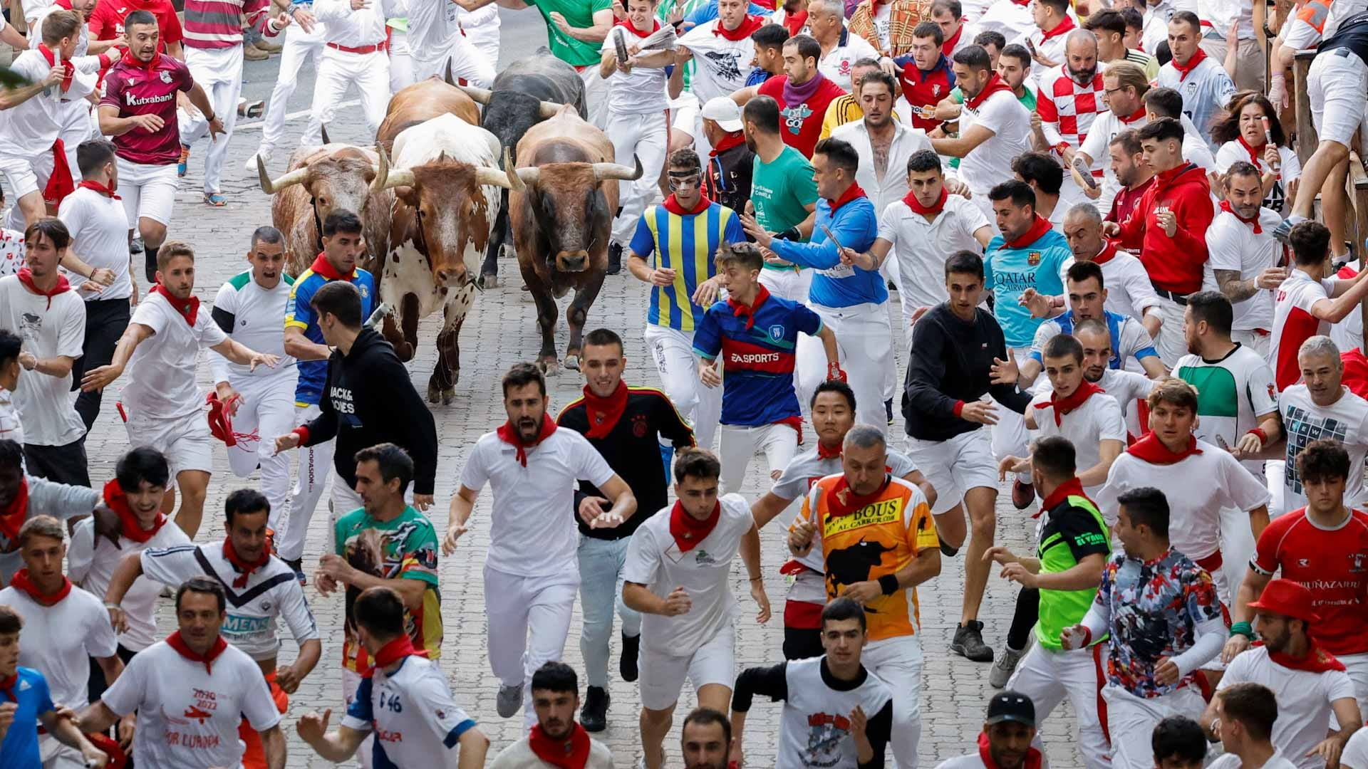صورة بعنوان: مقتل 3 في مهرجانات الركض مع الثيران في إسبانيا 