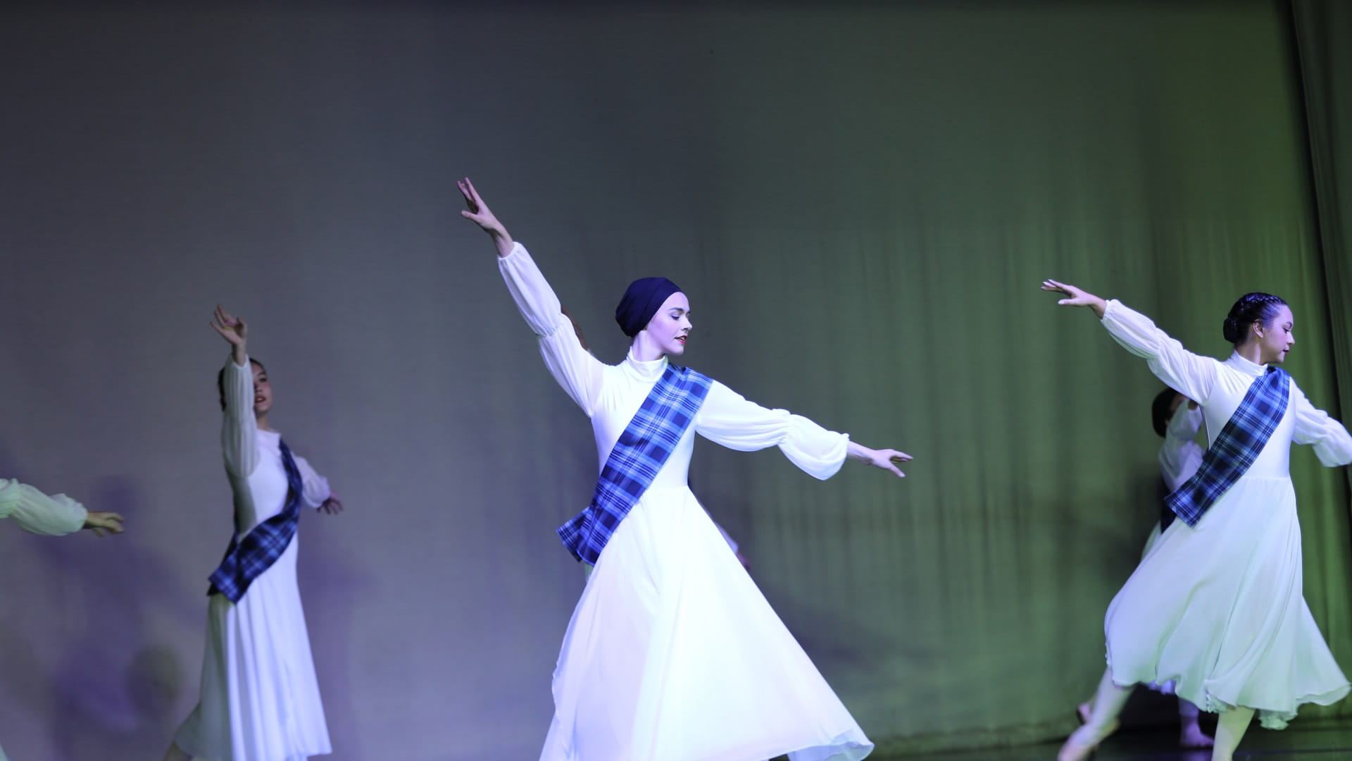 صورة بعنوان: المواهب الصغيرة تتألق في حفل الباليه السنوي بنادي سيدات الشارقة 