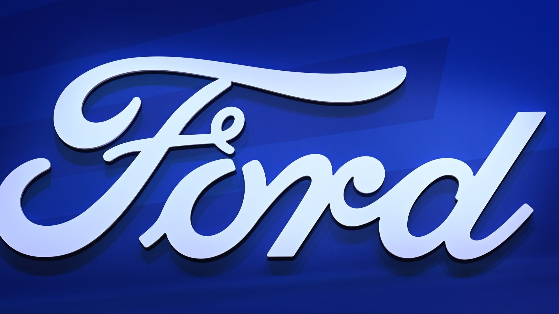 Image for the title: Ford to cut thousands of jobs in transition to electric 