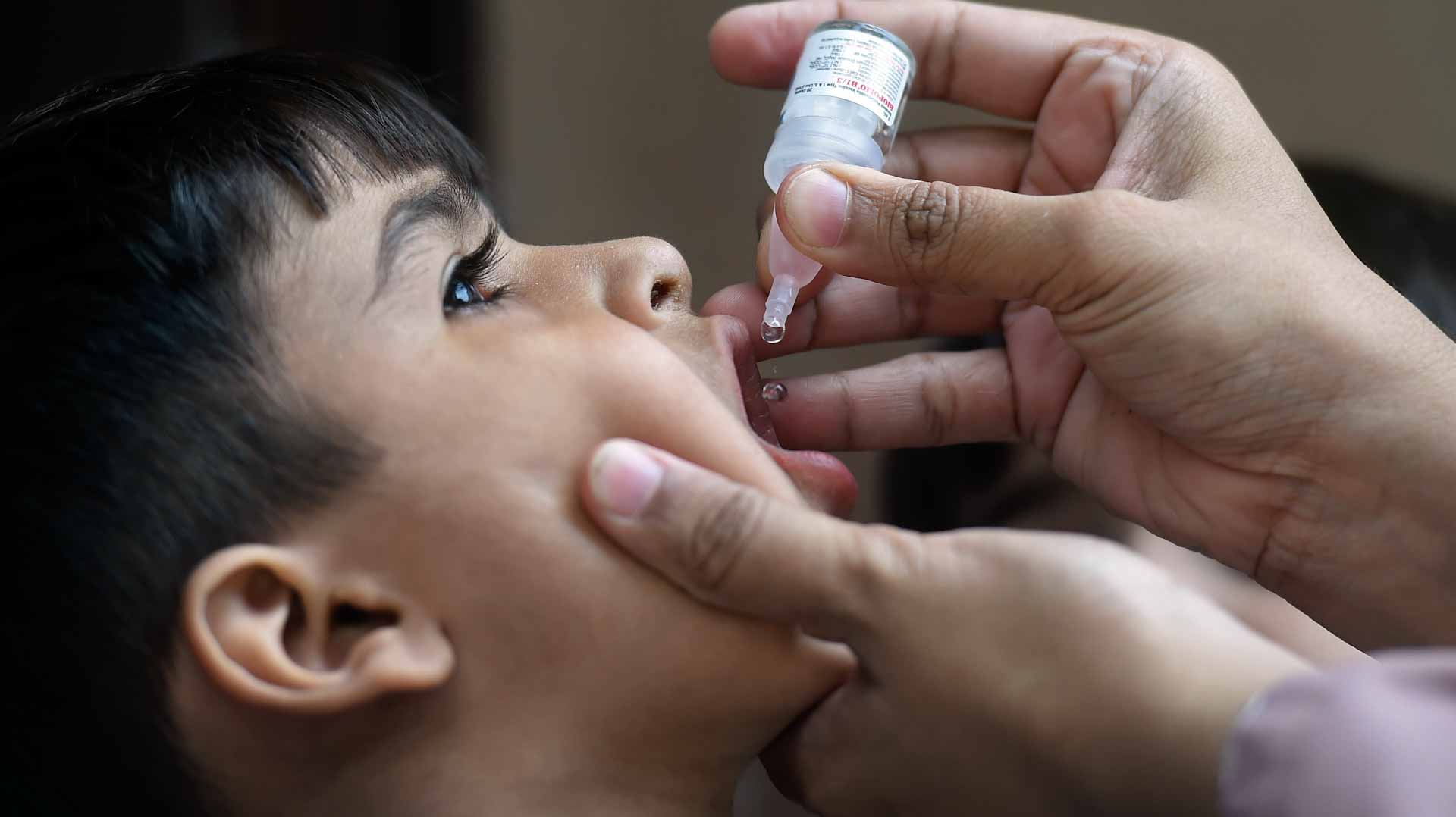 Image for the title: US records first polio case in almost a decade 