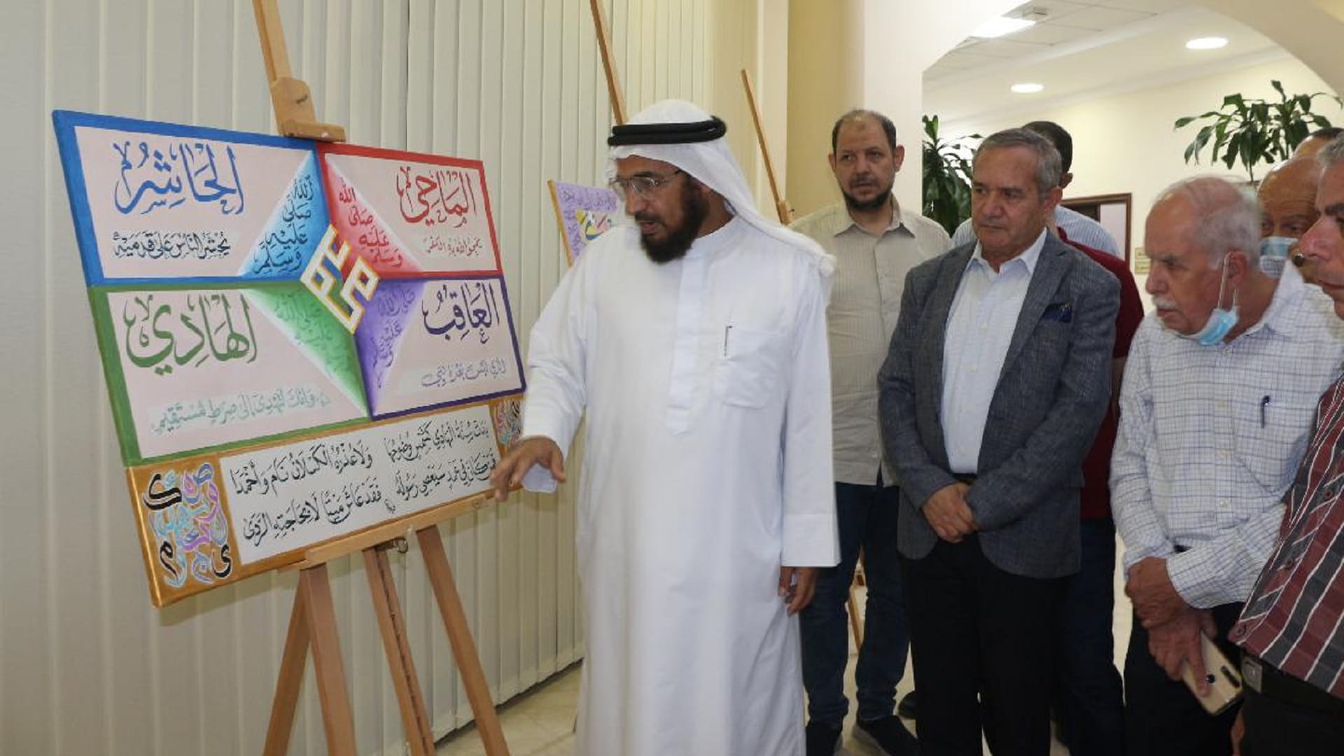 صورة بعنوان: النادي الثقافي العربي في الشارقة يعرض "تأملات" خطية متصوفة 