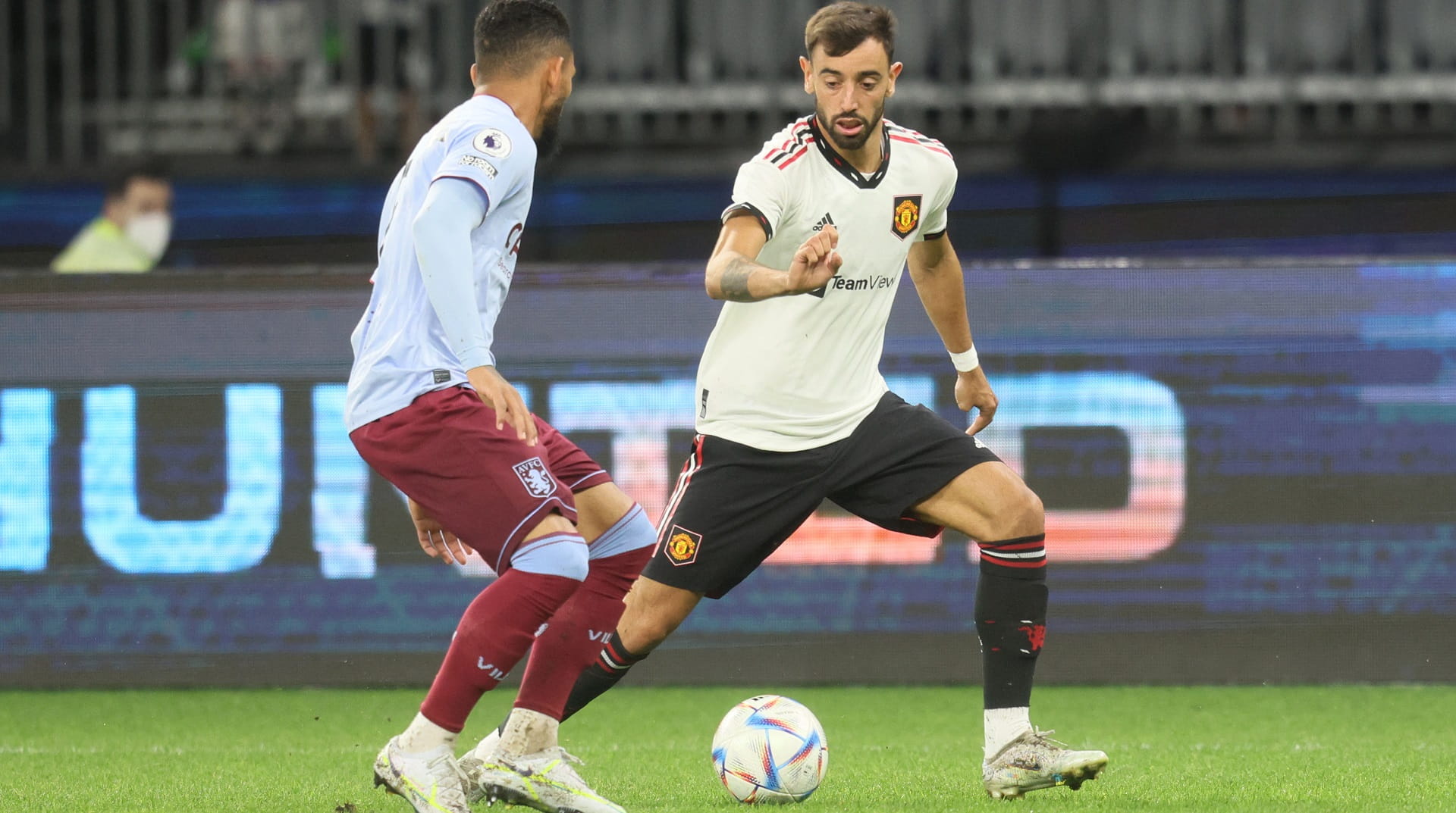 صورة بعنوان: مانشستر يونايتد يتعادل ودياً أمام أستون فيلا 