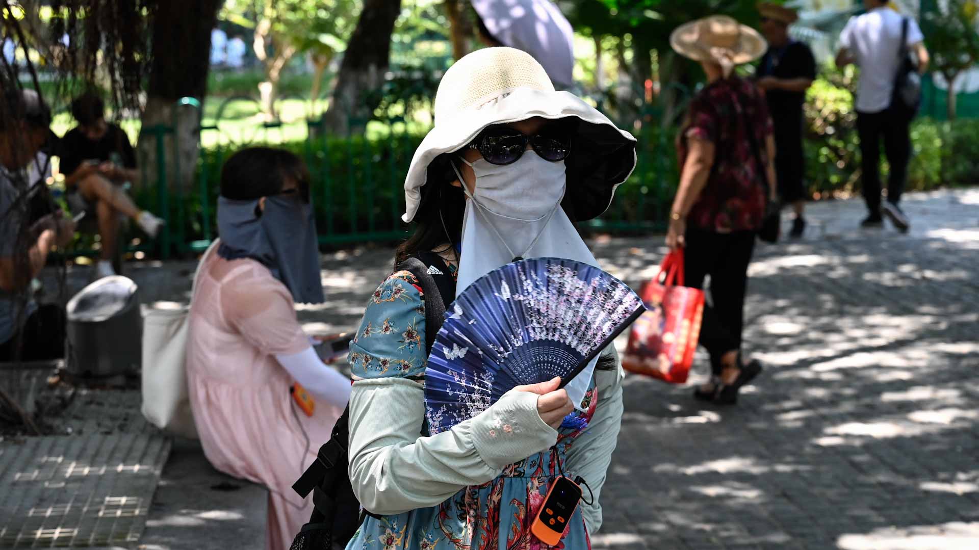 Image for the title: China swelters under record heat 