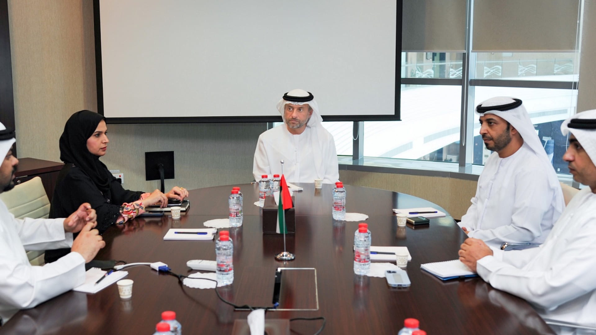 صورة بعنوان: هيئة الرياضة واتحاد الريشة الطائرة يبحثان سبل تطوير اللعبة 