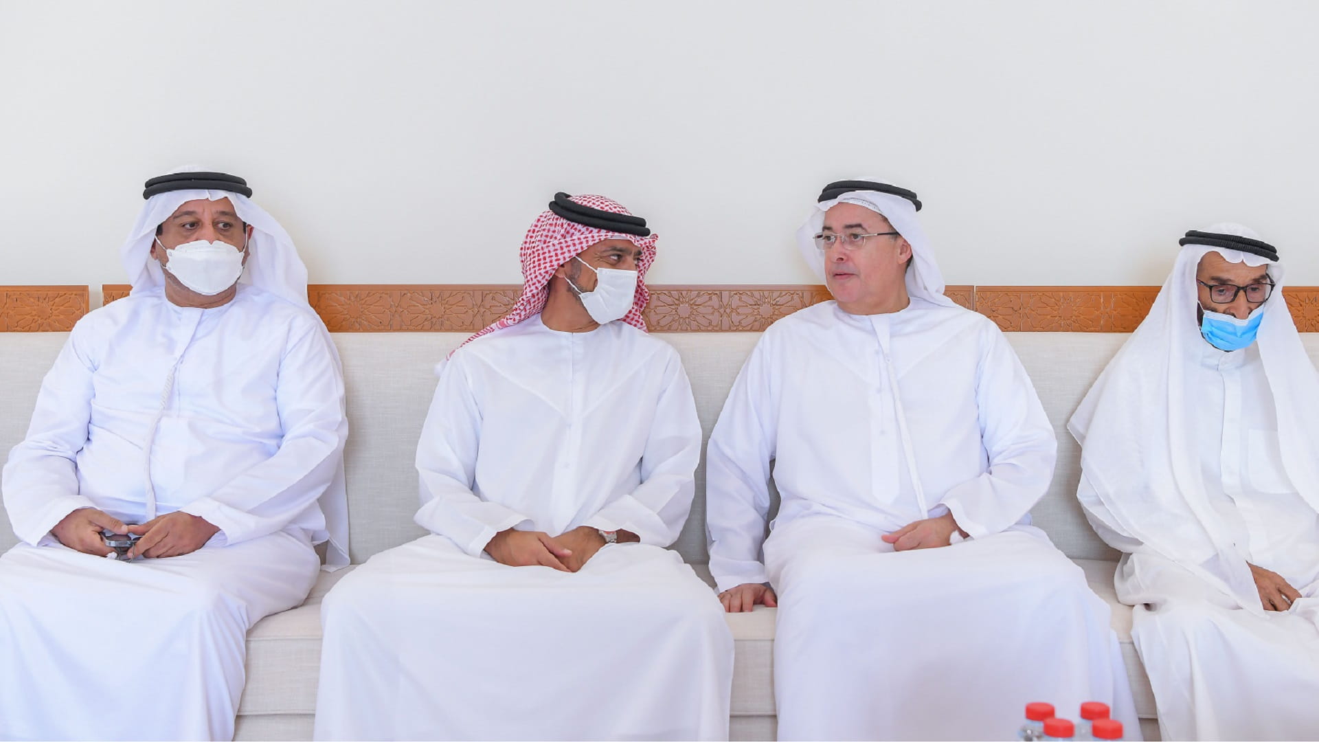 صورة بعنوان: ولي عهد عجمان يعزي في وفاة الشيخة فاطمة بنت علي المعلا 