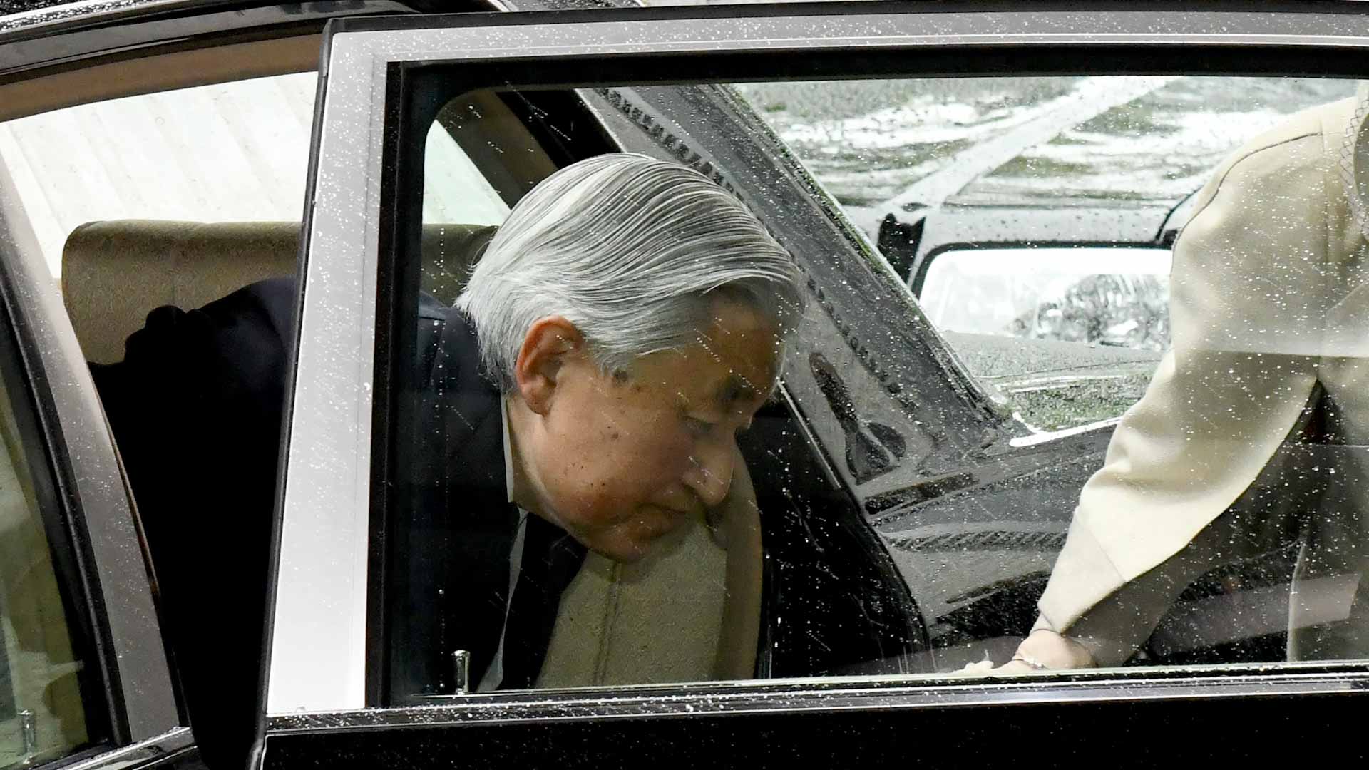 Image for the title: Japanese Emperor Emeritus diagnosed with heart failure 
