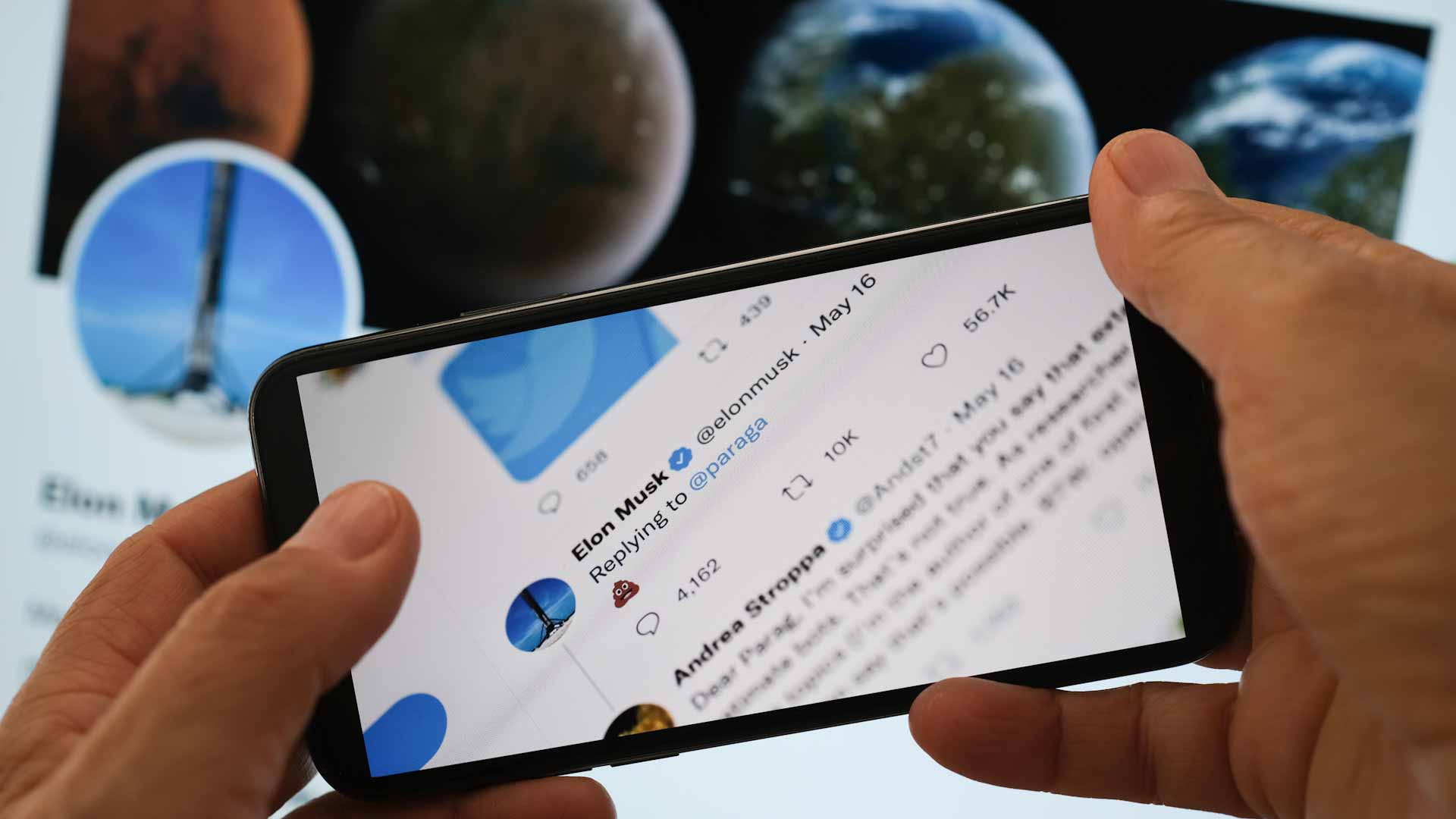 Image for the title: Satellite operators Eutelsat, OneWeb agree to merge 